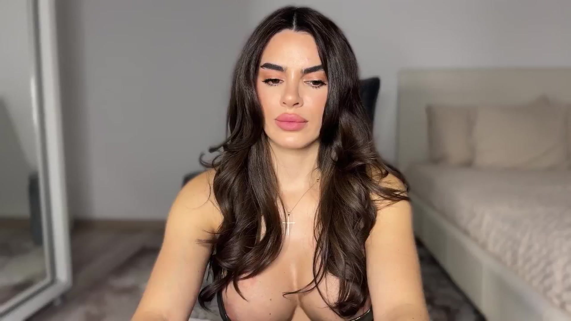 Gallery image thumbnail from BustyMiaaa's myfreecams stream on, 10/29/2024, 21:51 image 12 of 20