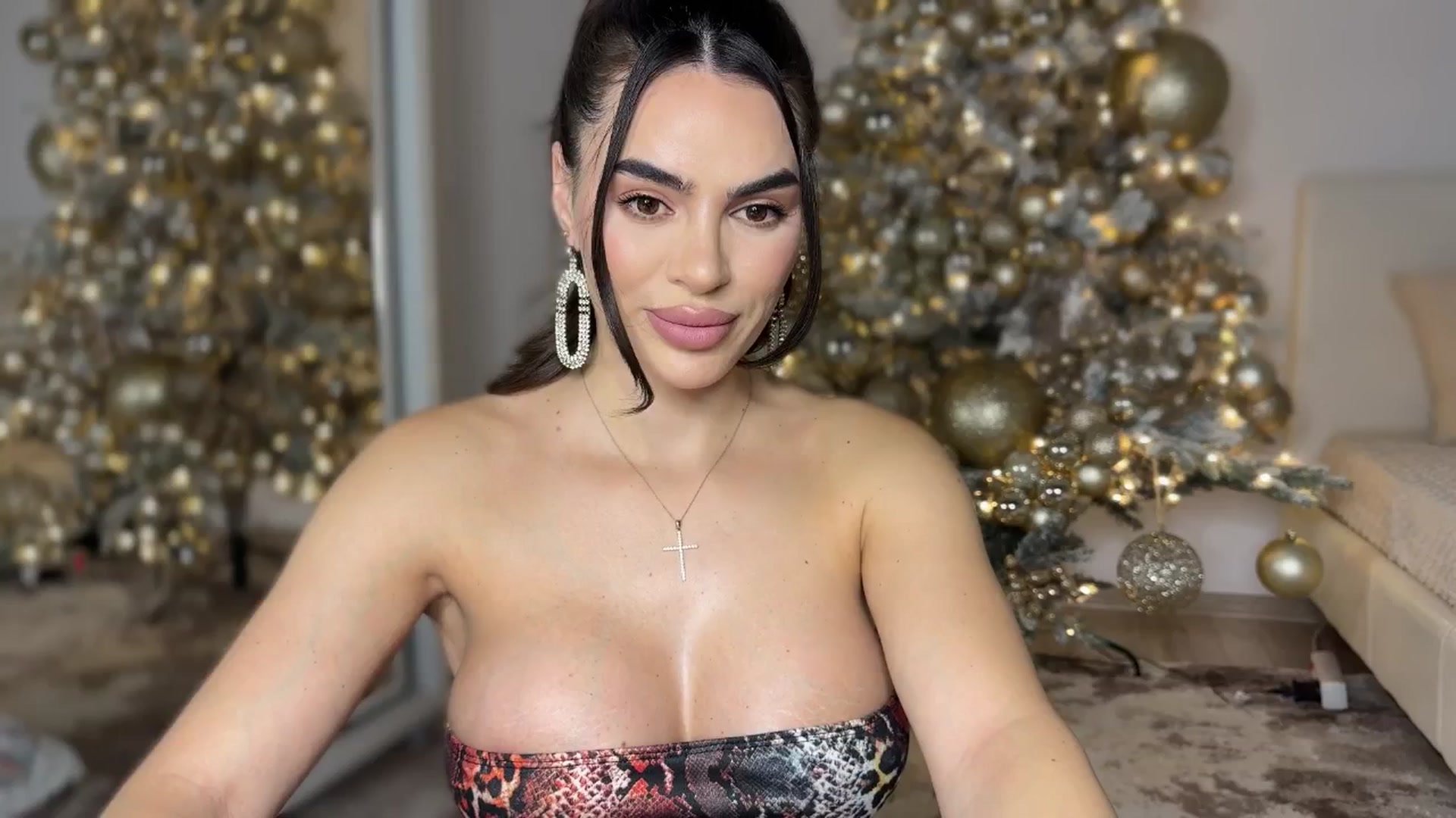 Gallery image thumbnail from BustyMiaaa's myfreecams stream on, 11/22/2024, 21:22 image 1 of 20