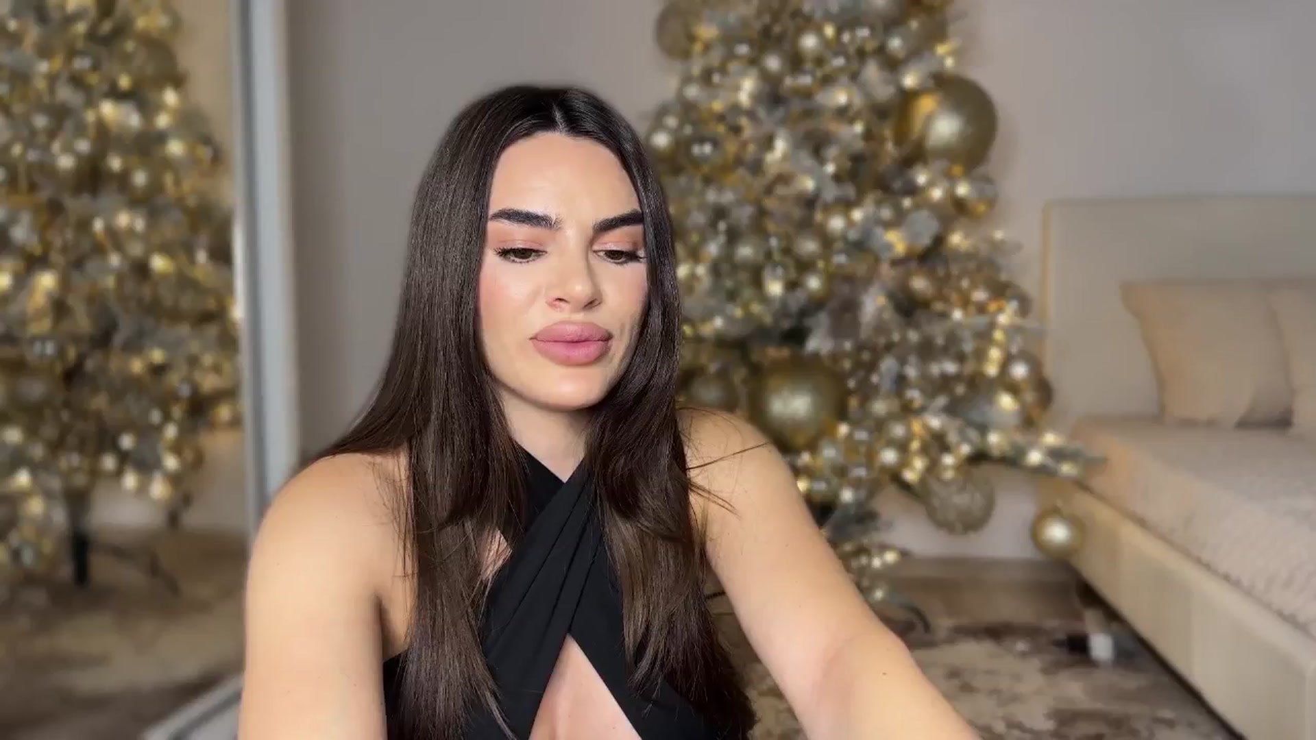 Gallery image thumbnail from BustyMiaaa's myfreecams stream on, 11/24/2024, 21:22 image 11 of 20