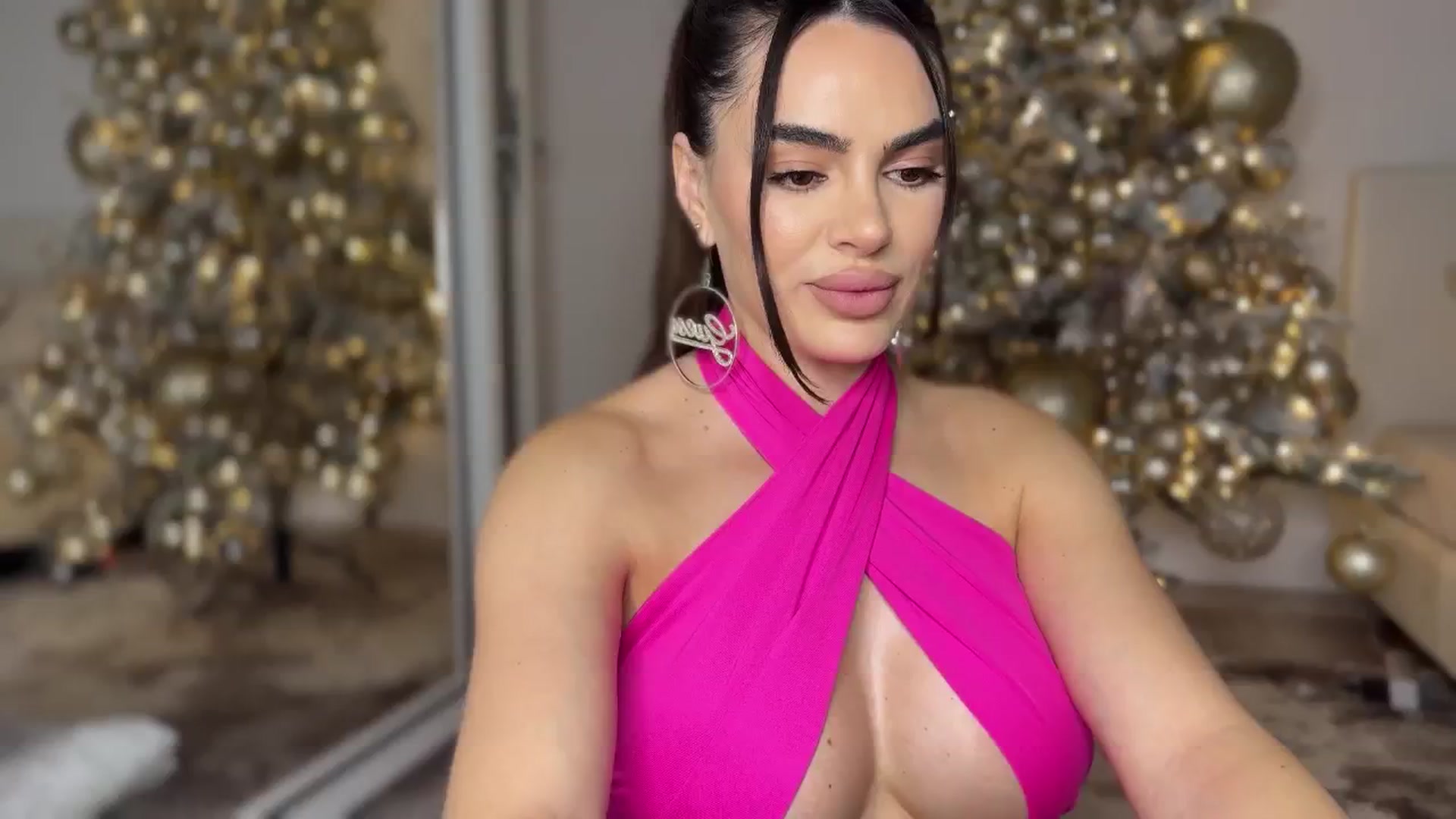 Gallery image thumbnail from BustyMiaaa's myfreecams stream on, 11/26/2024, 21:30 image 13 of 20