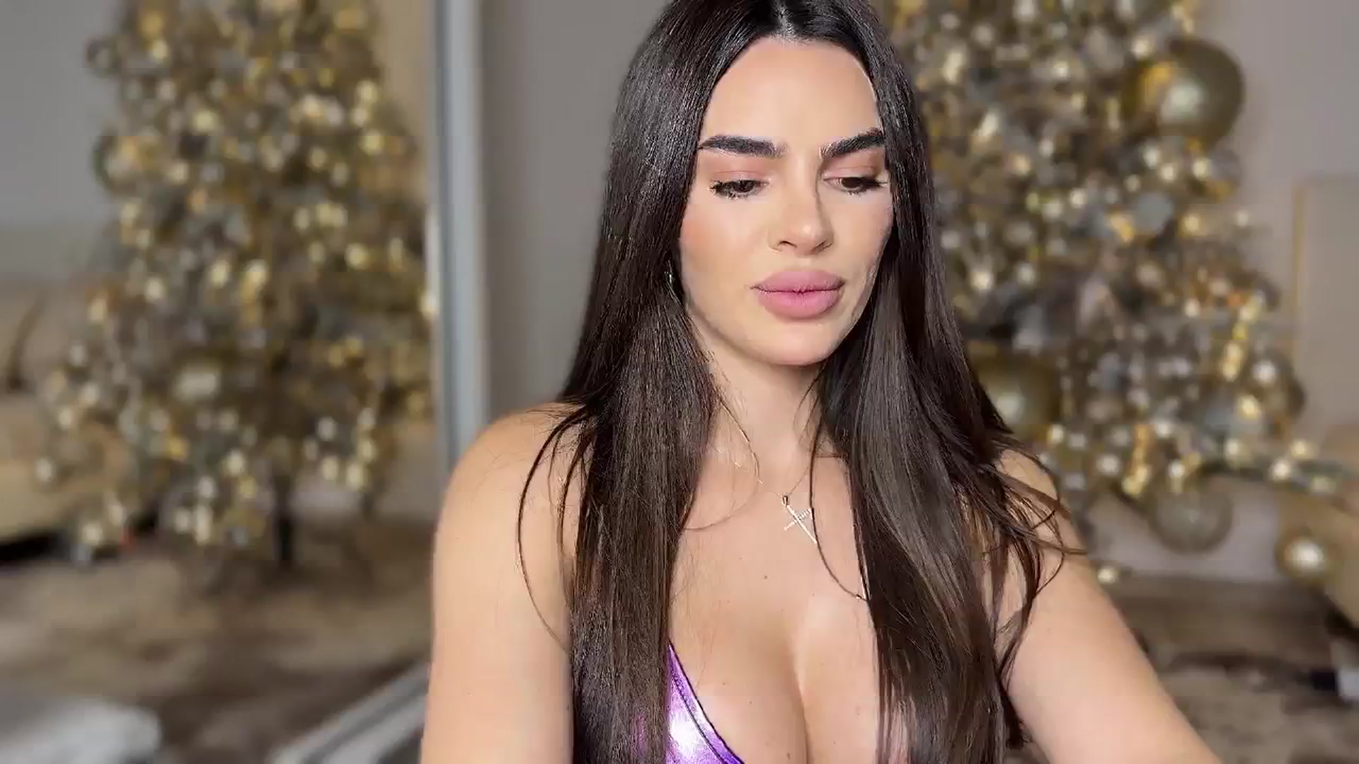 Gallery image thumbnail from BustyMiaaa's myfreecams stream on, 11/27/2024, 20:47 image 18 of 20