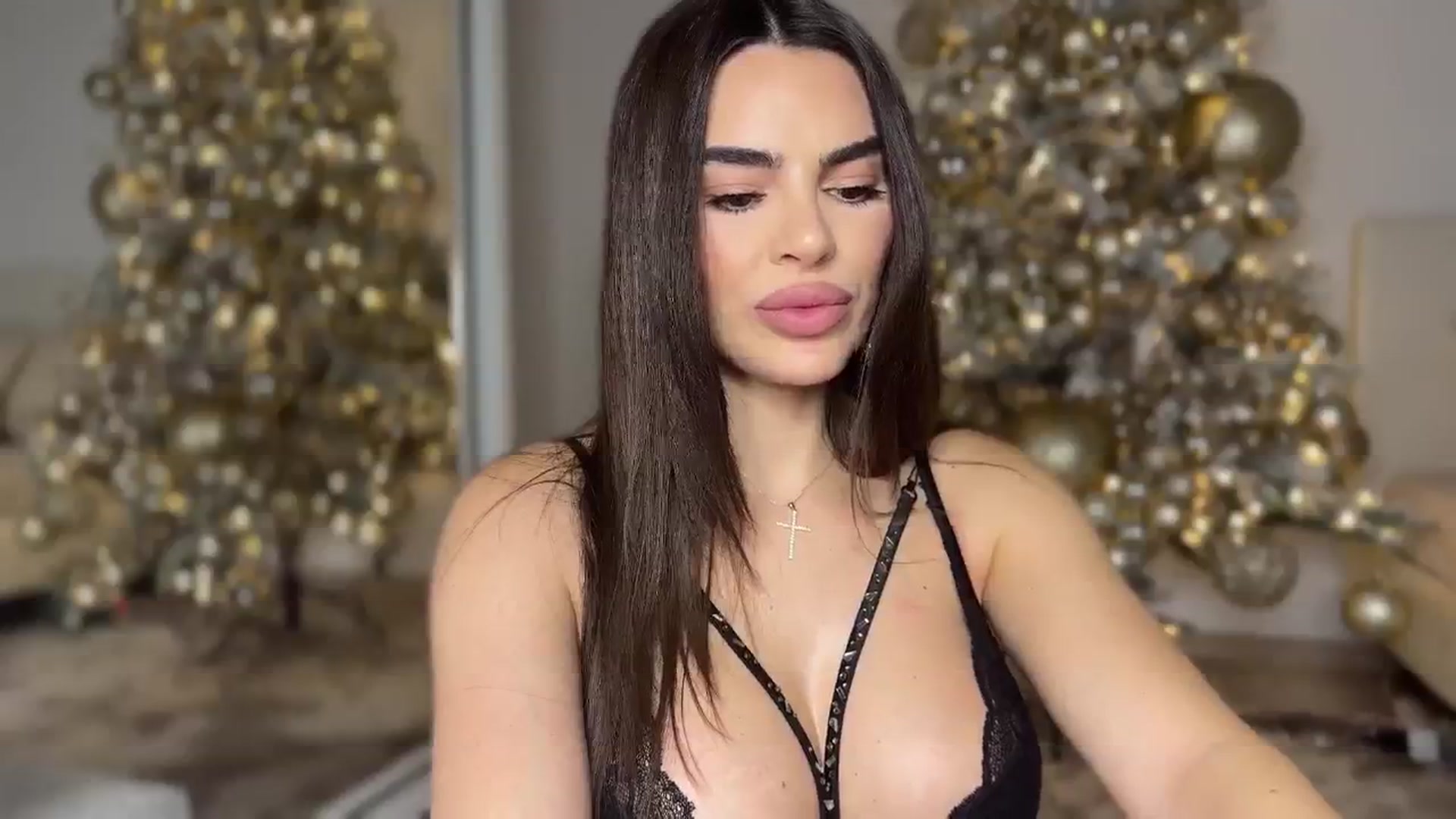 Gallery image thumbnail from BustyMiaaa's myfreecams stream on, 11/28/2024, 21:21 image 15 of 20