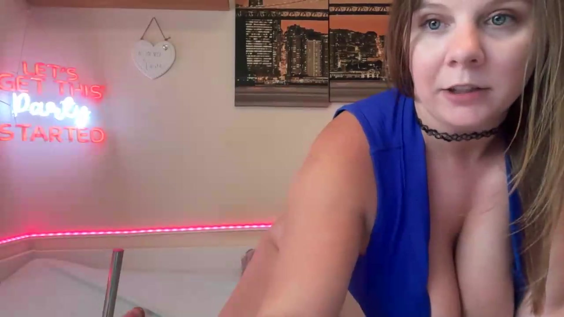Gallery image thumbnail from BustyMollyy's myfreecams stream on, 06/28/2026, 17:32 image 4 of 20