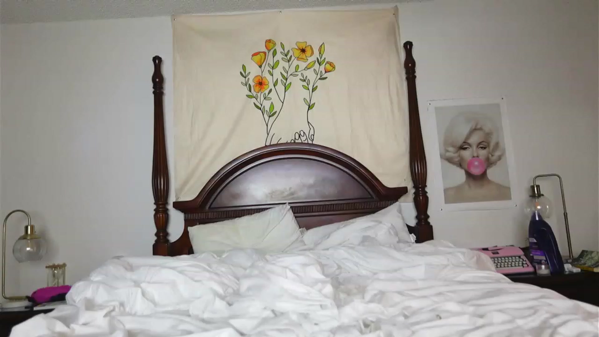 Gallery image thumbnail from BustyRedHeadx's myfreecams stream on, 04/19/2023, 06:54 image 18 of 20