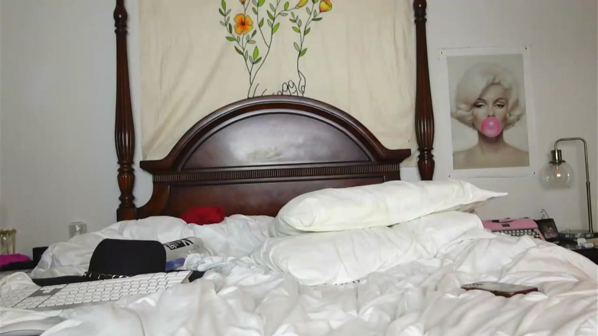 Gallery image thumbnail from BustyRedHeadx's myfreecams stream on, 04/21/2023, 08:33 image 9 of 20