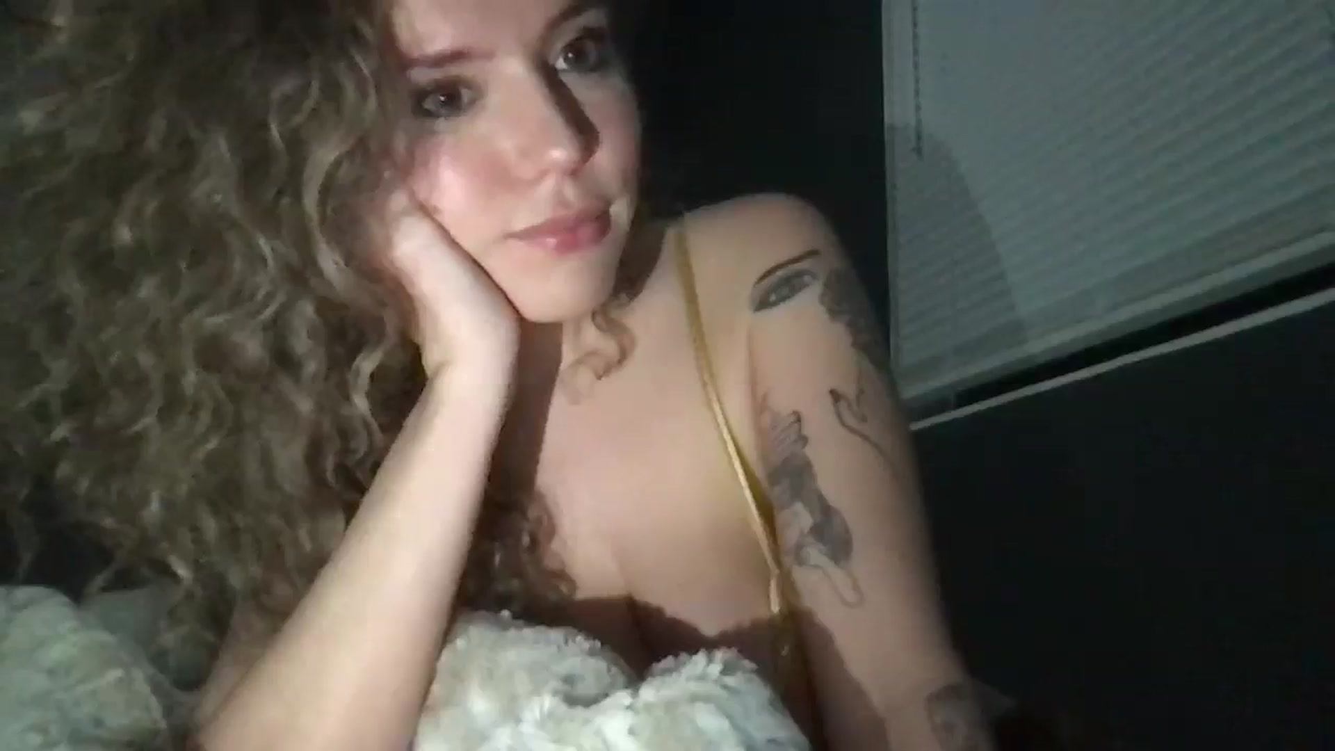 Gallery image thumbnail from BustyRedHeadx's myfreecams stream on, 02/25/2025, 01:29 image 11 of 20
