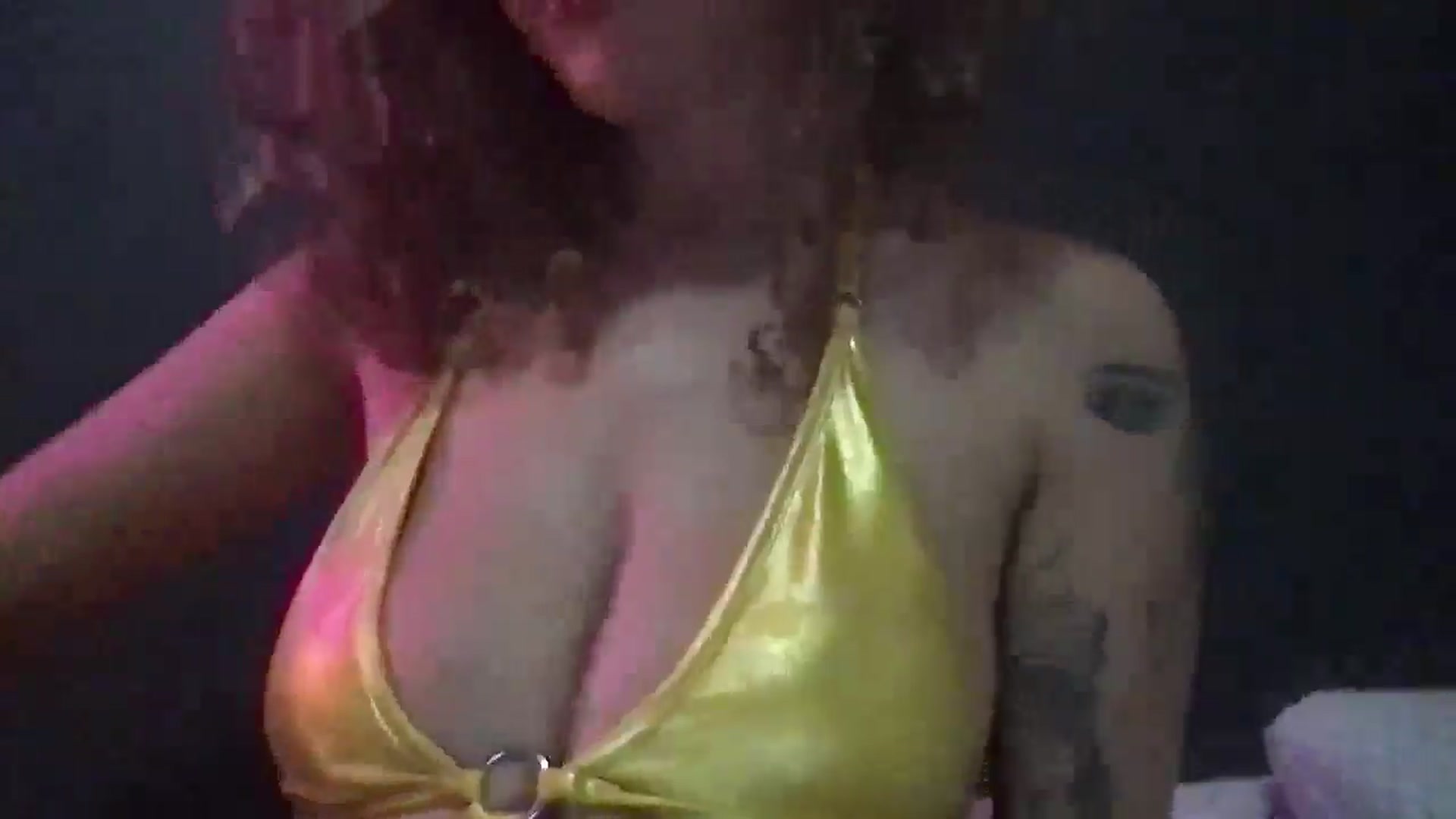 Gallery image thumbnail from BustyRedHeadx's myfreecams stream on, 06/27/2025, 23:20 image 20 of 20