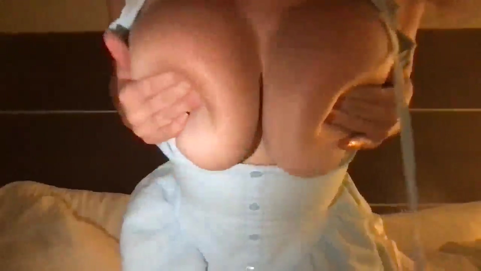 Gallery image thumbnail from BustyRedHeadx's myfreecams stream on, 07/29/2025, 07:23 image 16 of 20