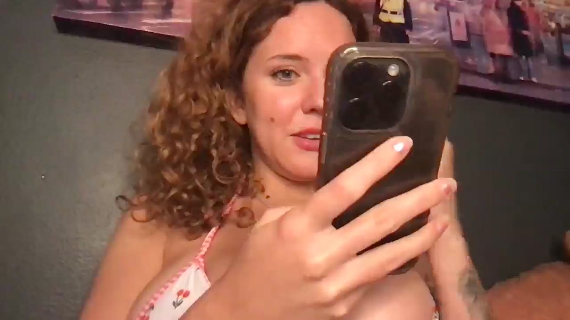 Gallery image thumbnail from BustyRedHeadx's myfreecams stream on, 09/25/2025, 04:59 image 7 of 20