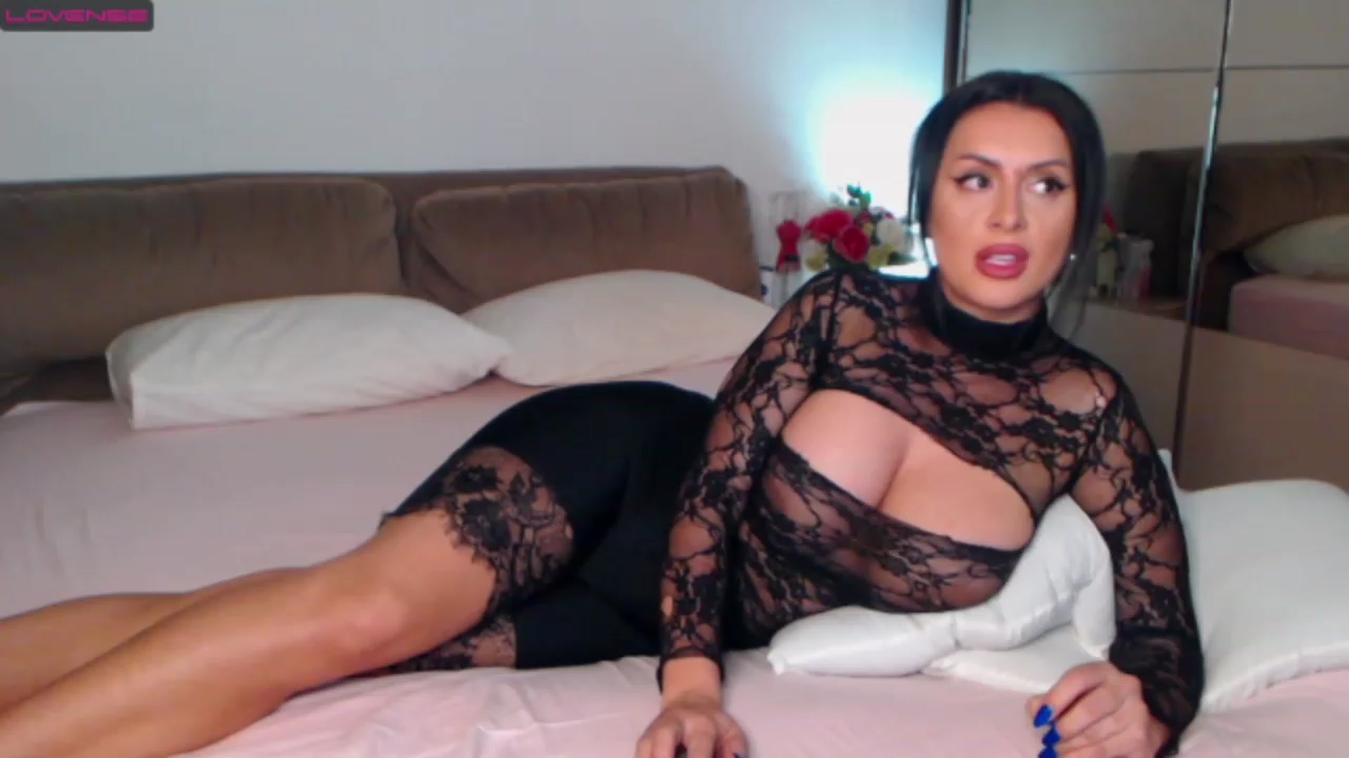 Gallery image thumbnail from Busty_Cristal's myfreecams stream on, 11/23/2022, 19:19 image 15 of 20