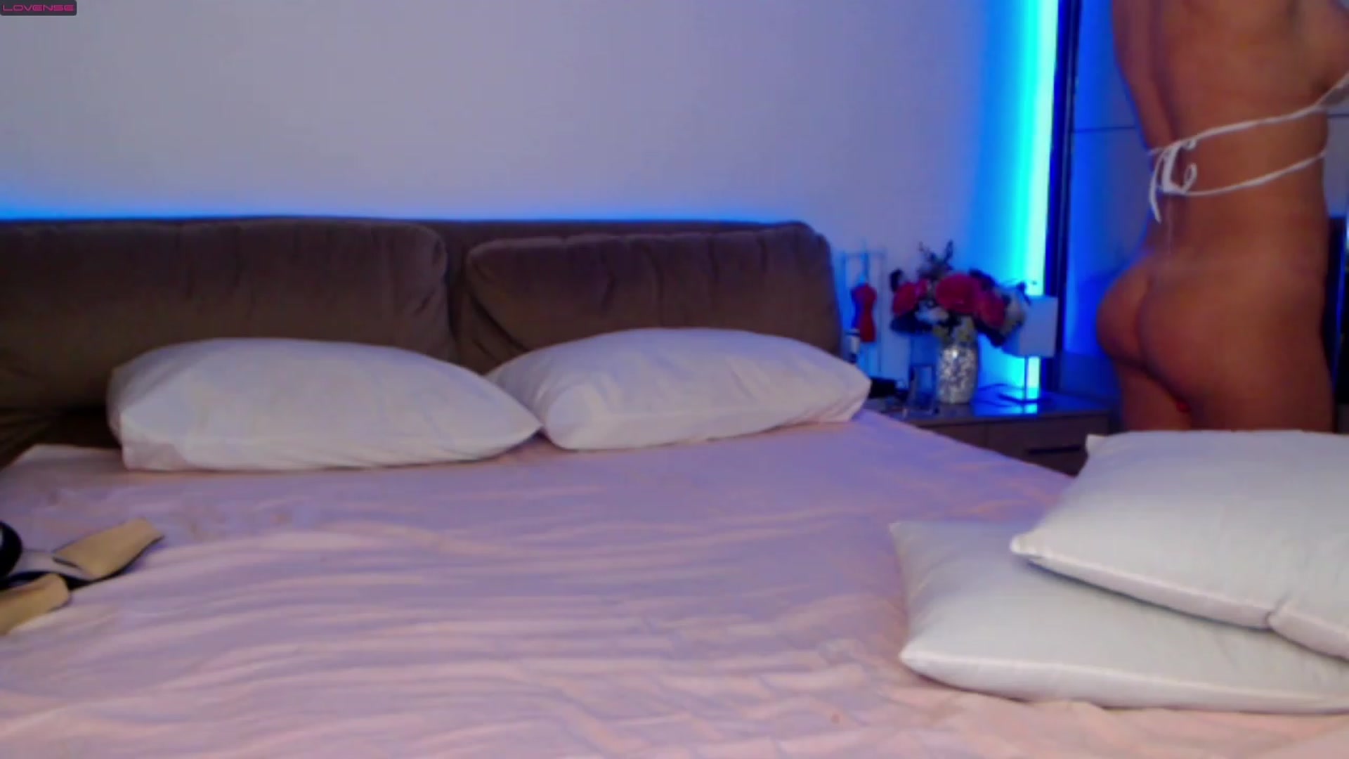 Gallery image thumbnail from Busty_Cristal's myfreecams stream on, 12/12/2022, 02:05 image 18 of 20