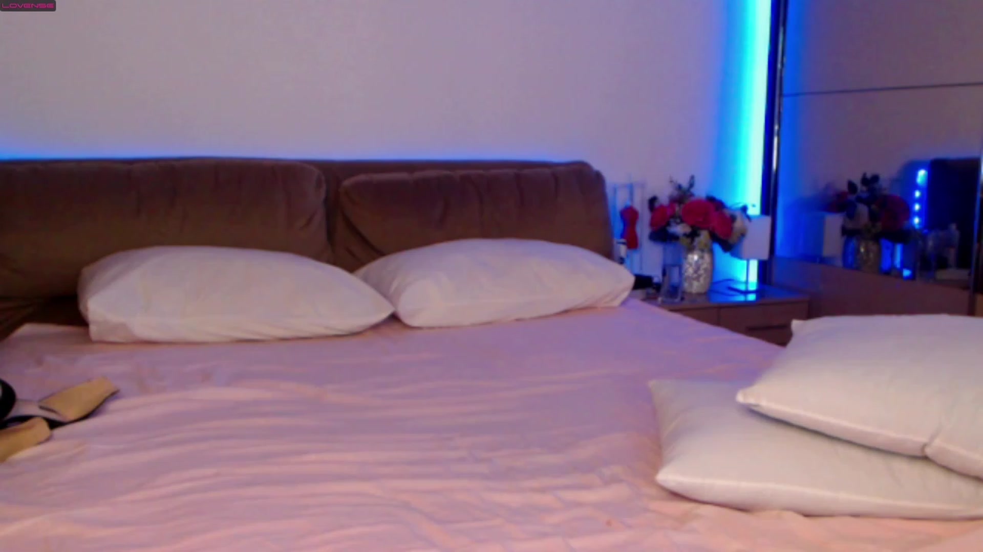 Gallery image thumbnail from Busty_Cristal's myfreecams stream on, 12/12/2022, 02:05 image 17 of 20