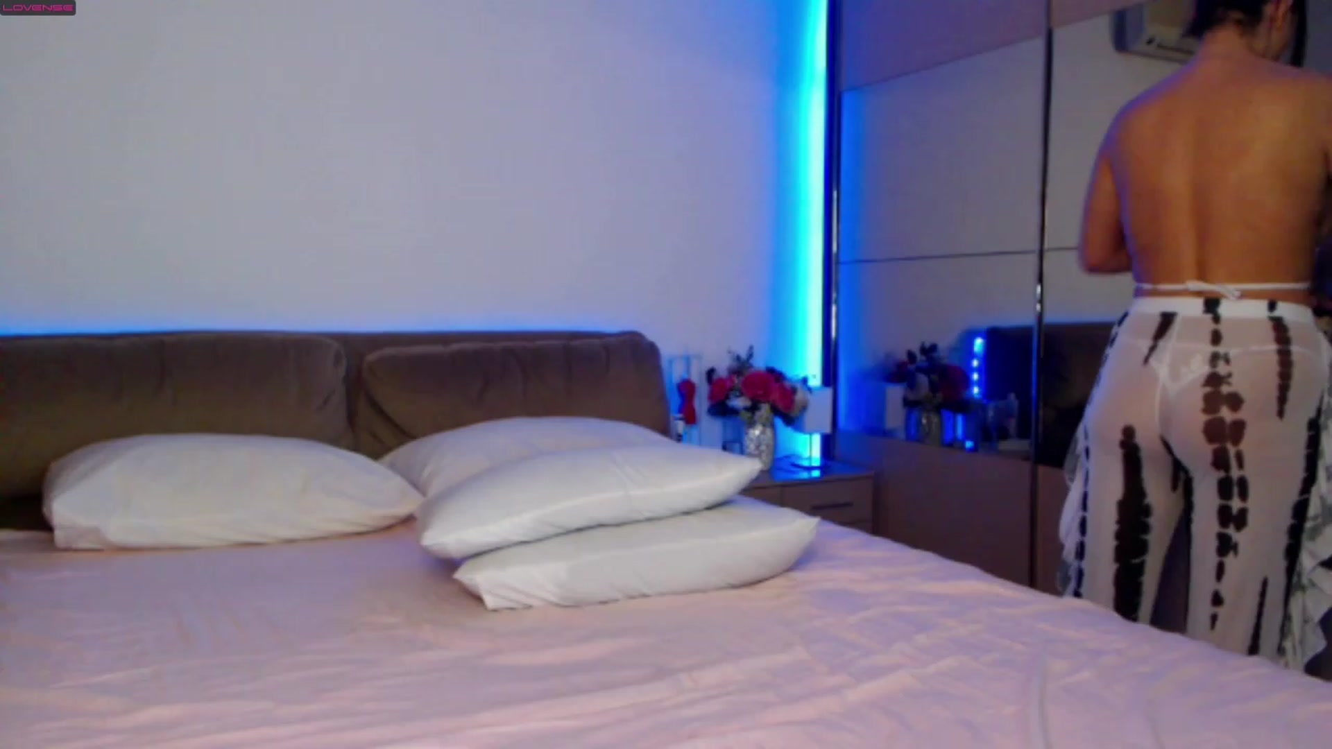 Gallery image thumbnail from Busty_Cristal's myfreecams stream on, 12/12/2022, 03:17 image 2 of 20