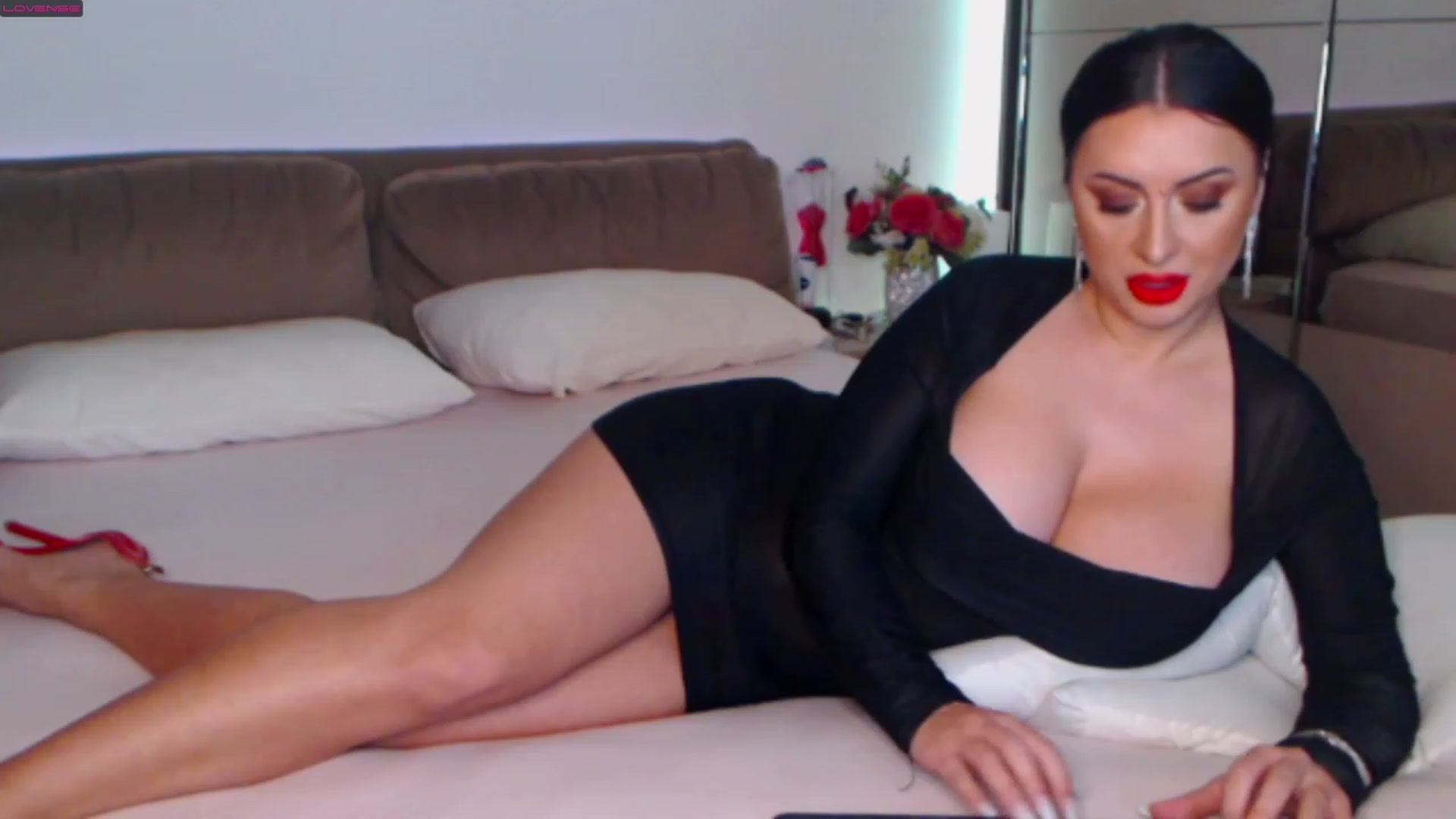 Gallery image thumbnail from Busty_Cristal's myfreecams stream on, 01/02/2023, 23:06 image 4 of 20