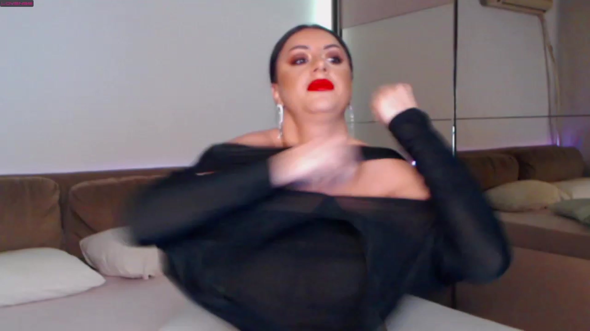 Gallery image thumbnail from Busty_Cristal's myfreecams stream on, 01/03/2023, 03:24 image 12 of 20