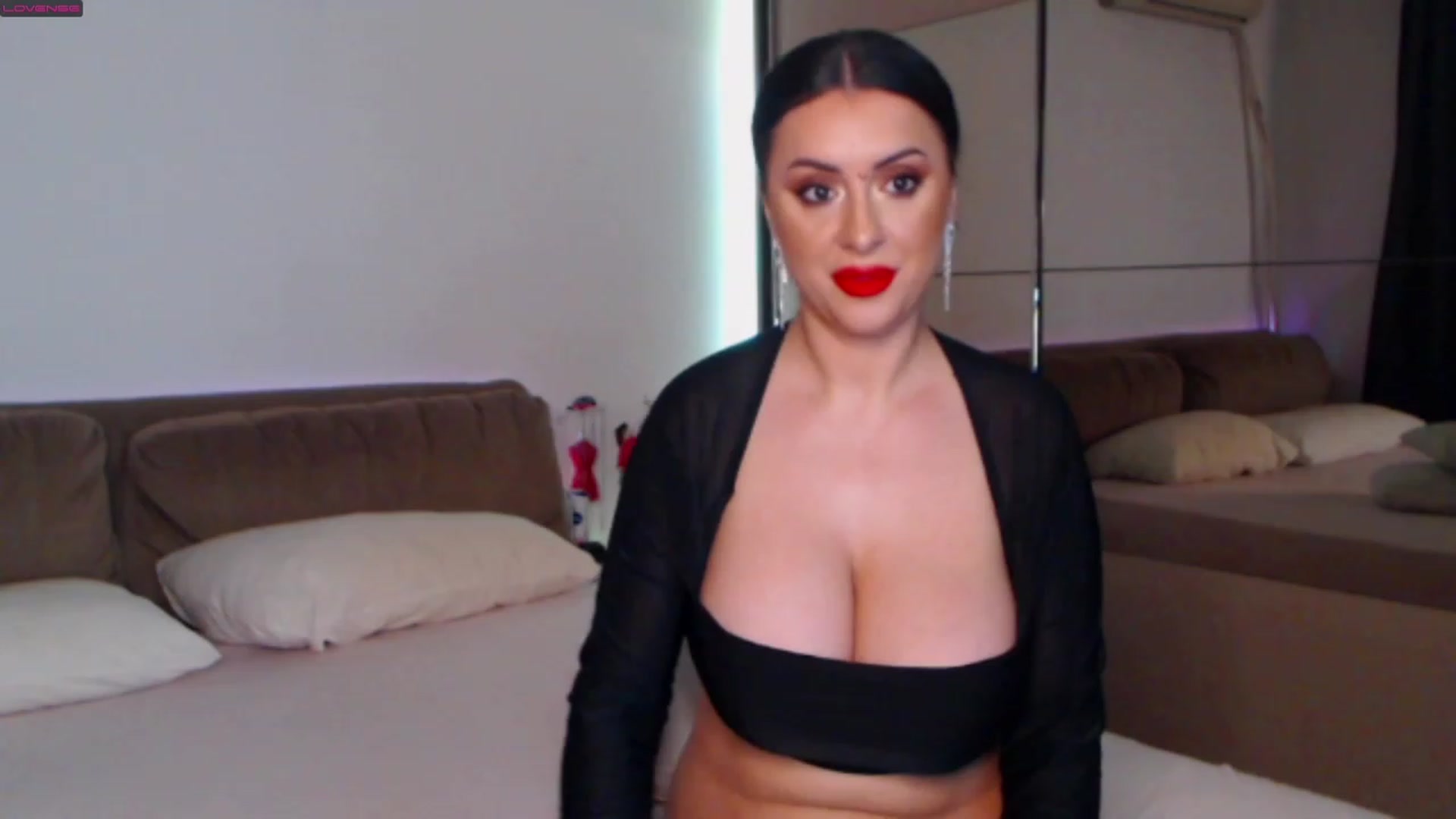 Gallery image thumbnail from Busty_Cristal's myfreecams stream on, 01/03/2023, 04:57 image 8 of 20