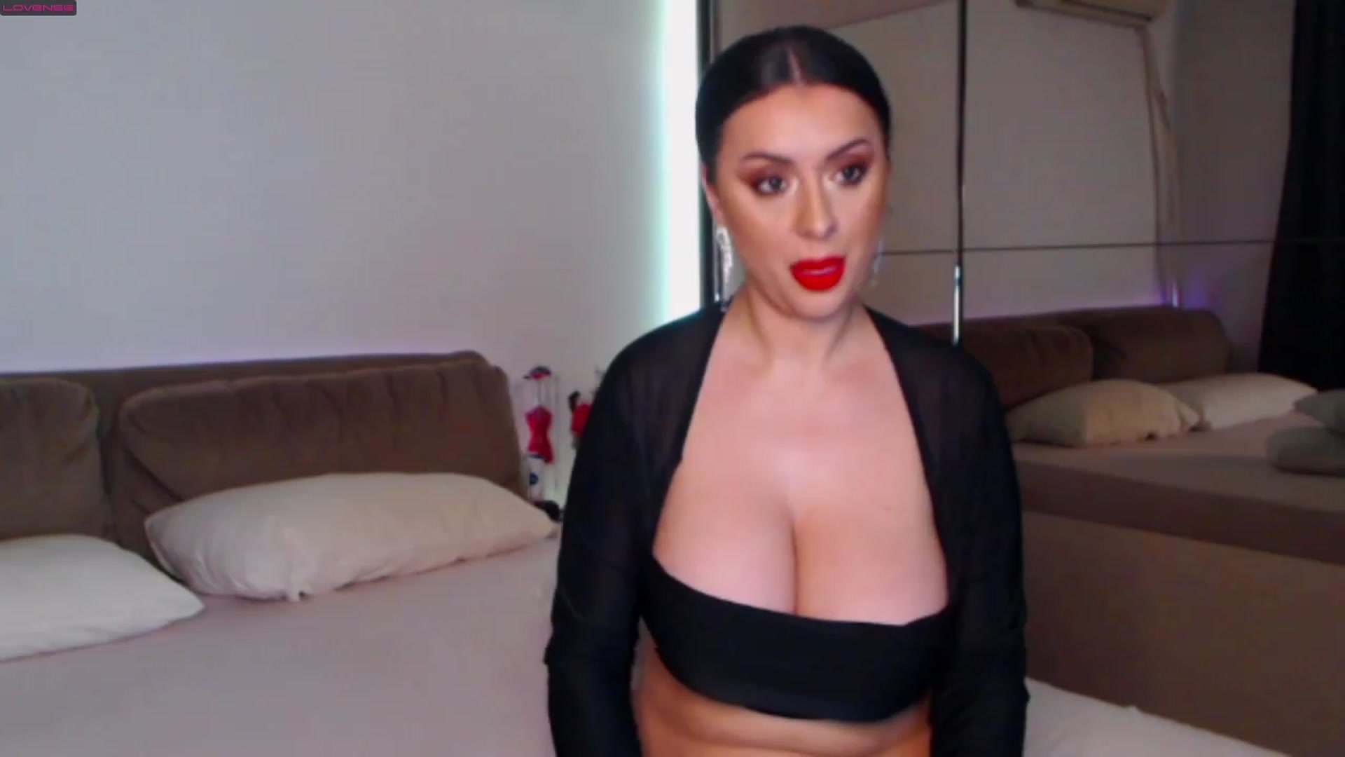 Gallery image thumbnail from Busty_Cristal's myfreecams stream on, 01/03/2023, 04:57 image 7 of 20