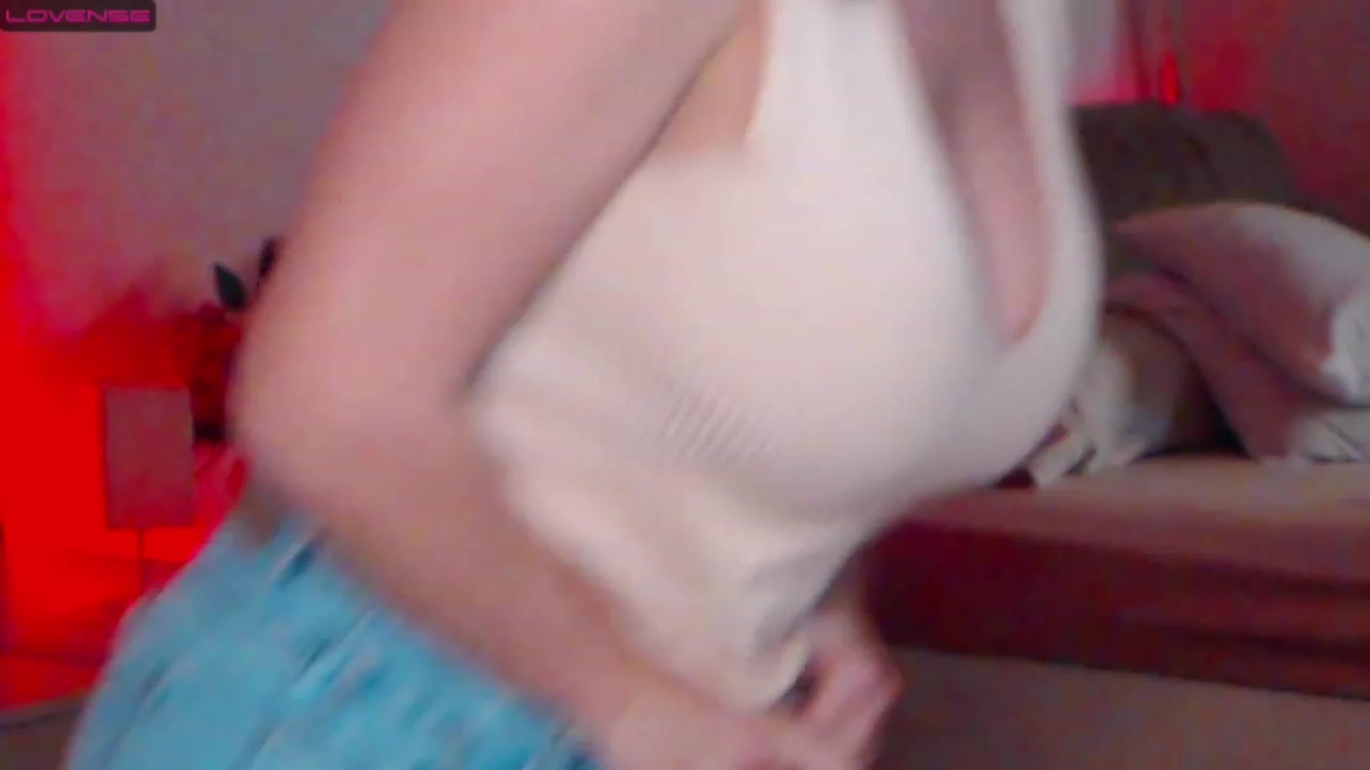 Gallery image thumbnail from Busty_Cristal's myfreecams stream on, 01/17/2023, 01:12 image 11 of 20