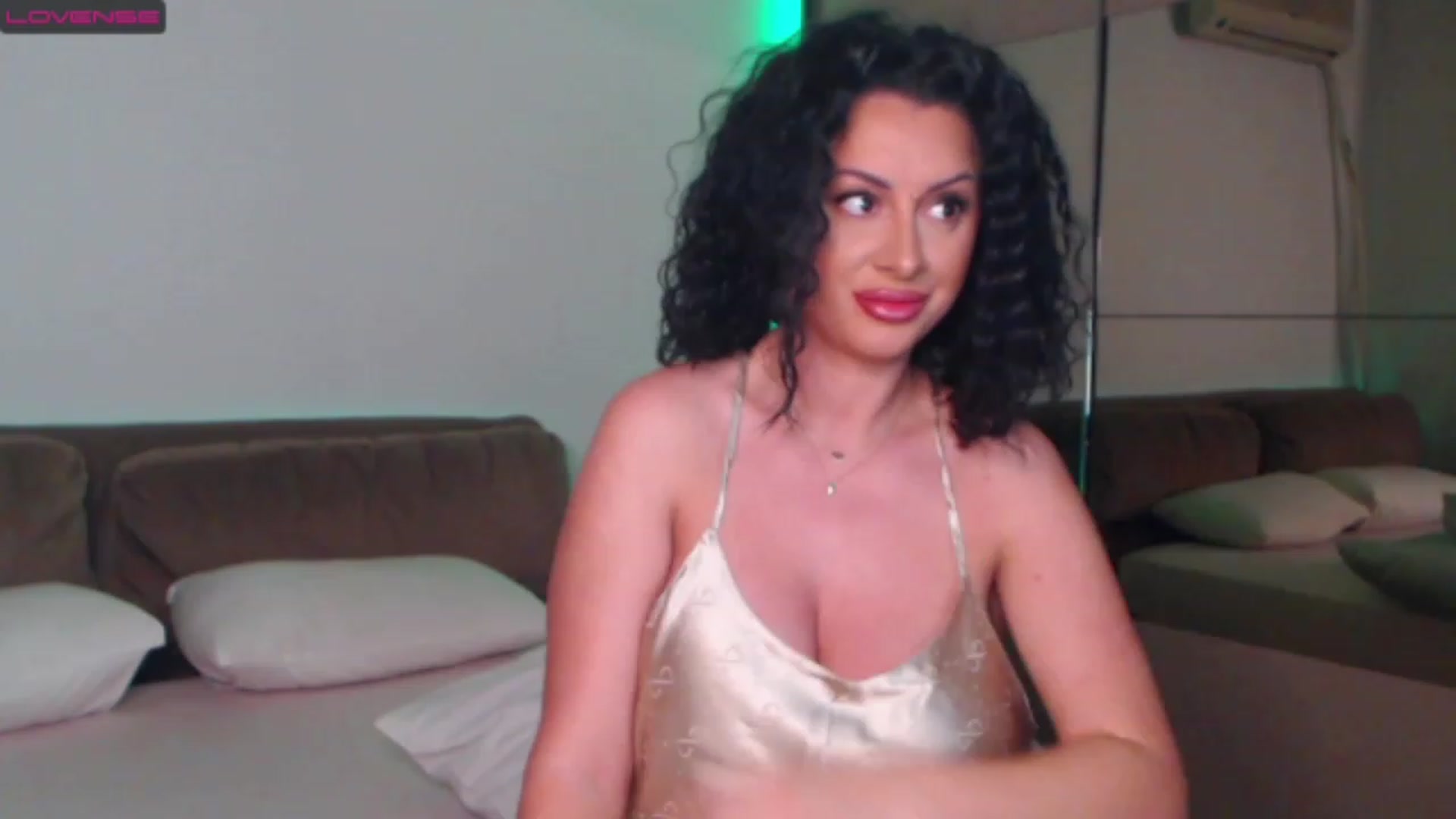 Gallery image thumbnail from Busty_Cristal's myfreecams stream on, 03/05/2023, 19:47 image 2 of 20