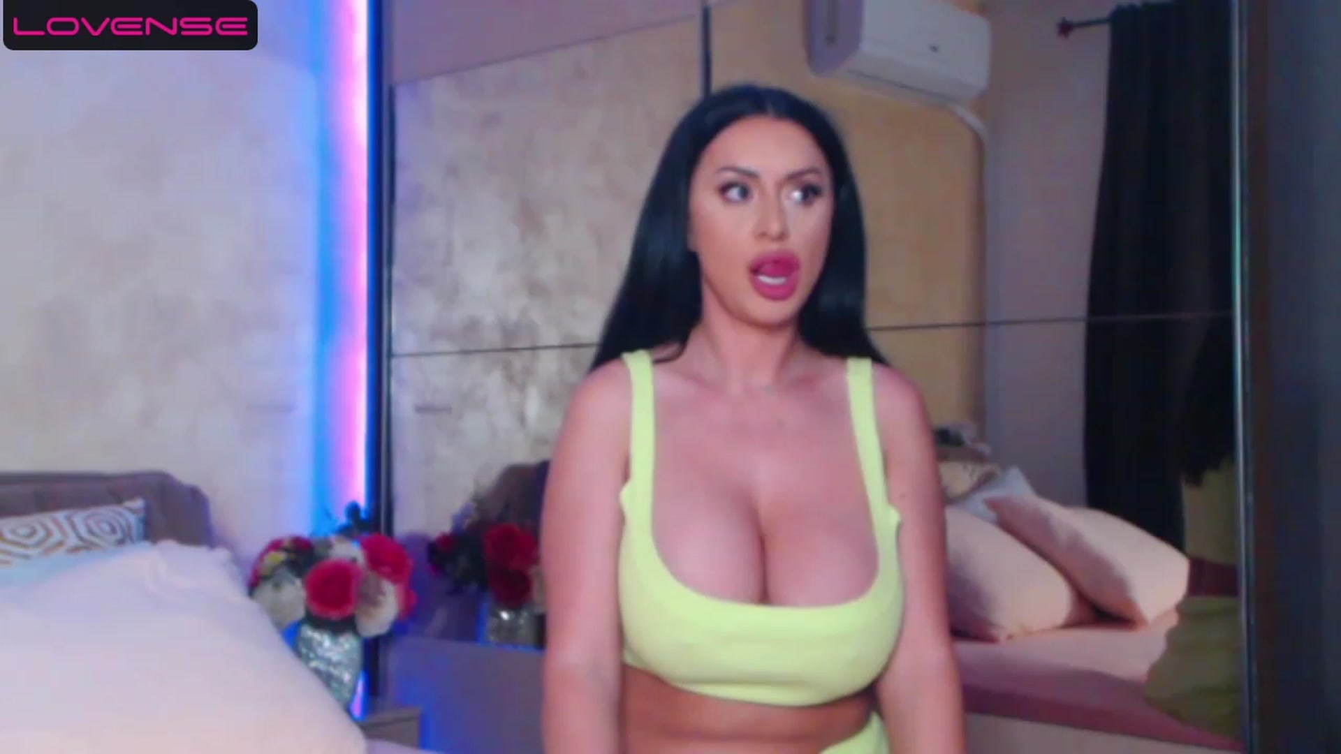 Gallery image thumbnail from Busty_Cristal's myfreecams stream on, 06/16/2023, 24:21 image 1 of 20