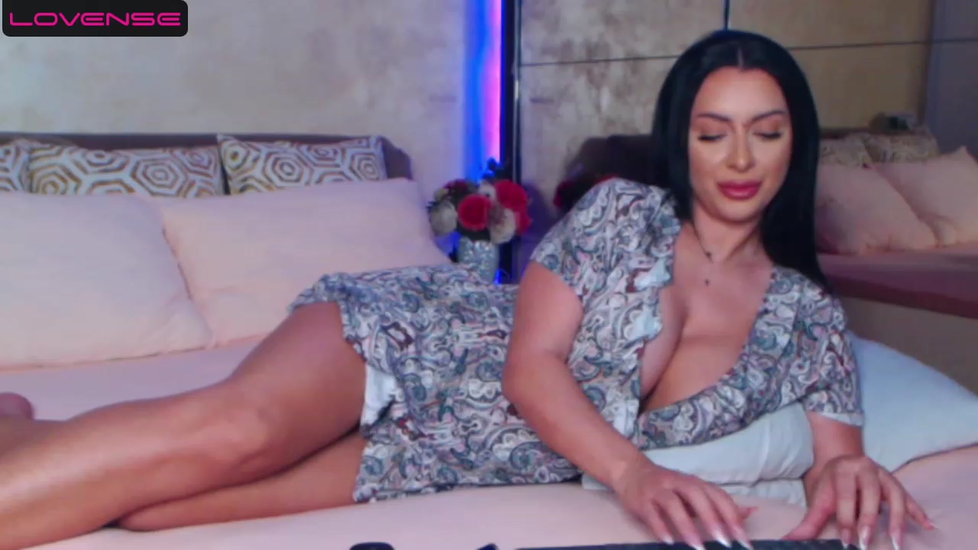 Gallery image thumbnail from Busty_Cristal's myfreecams stream on, 06/18/2023, 22:38 image 11 of 20