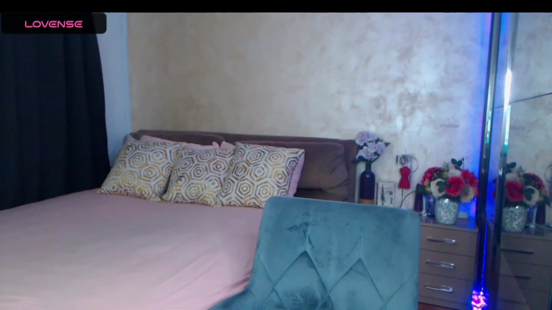Gallery image thumbnail from Busty_Cristal's myfreecams stream on, 08/25/2023, 24:09 image 6 of 20