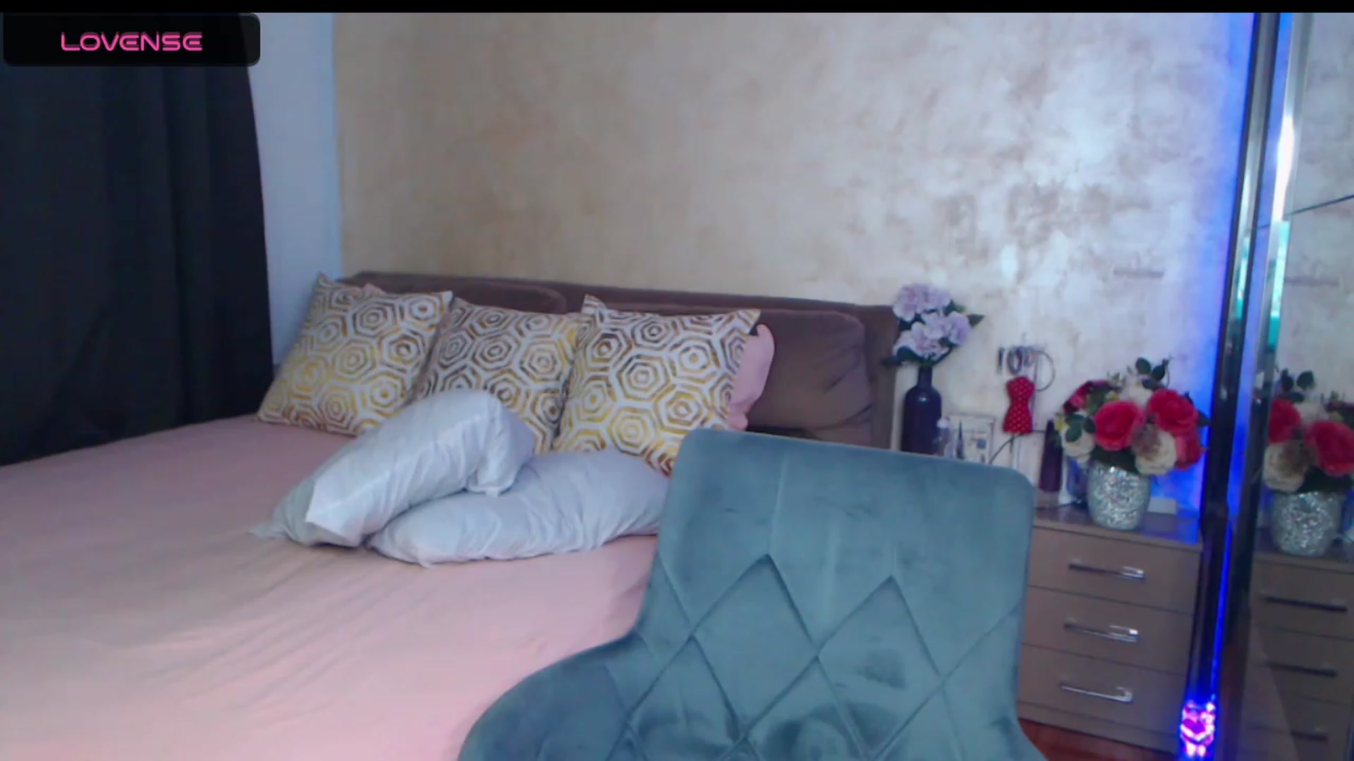 Gallery image thumbnail from Busty_Cristal's myfreecams stream on, 08/28/2023, 01:00 image 15 of 20