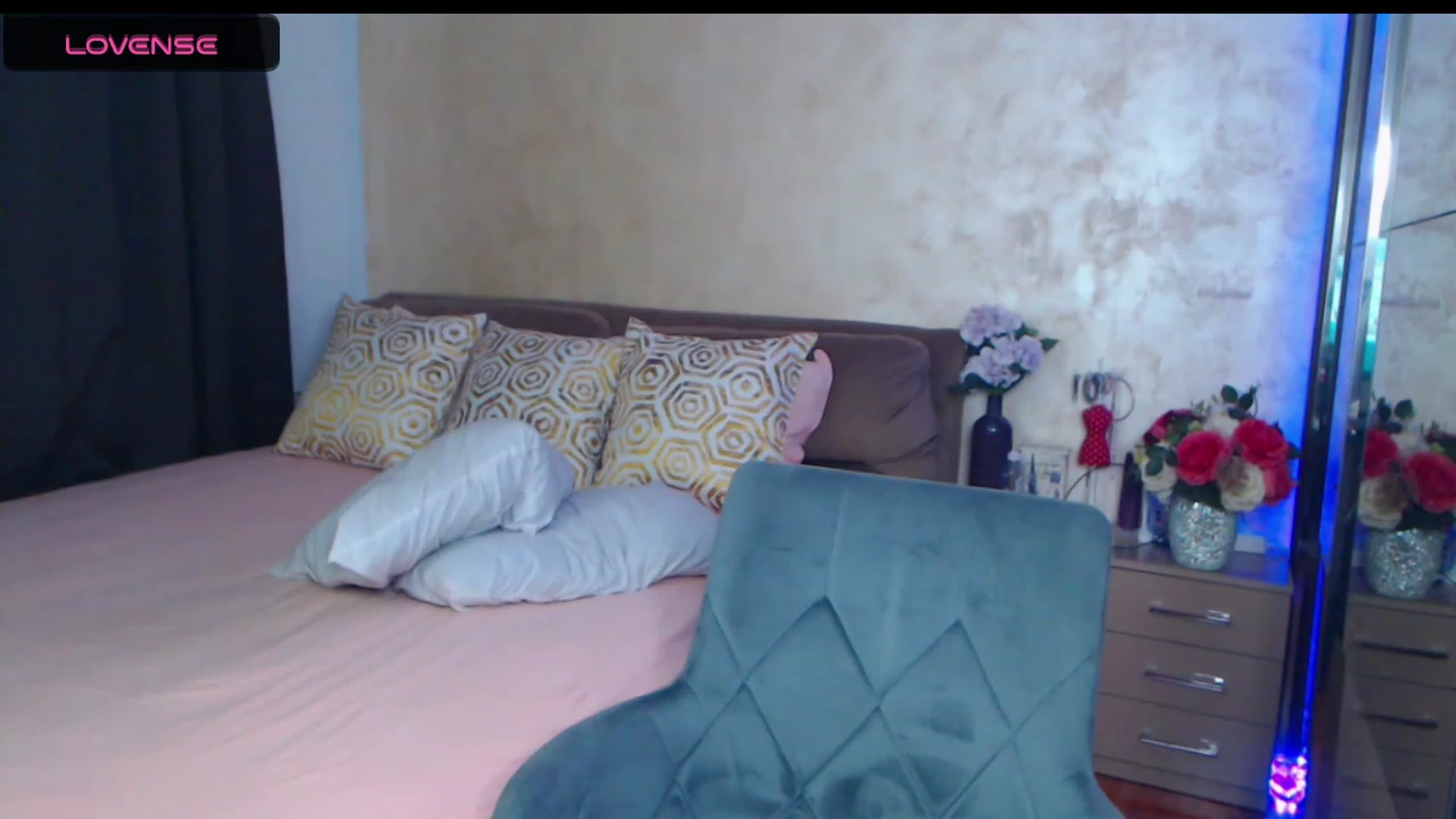 Gallery image thumbnail from Busty_Cristal's myfreecams stream on, 08/28/2023, 01:00 image 14 of 20