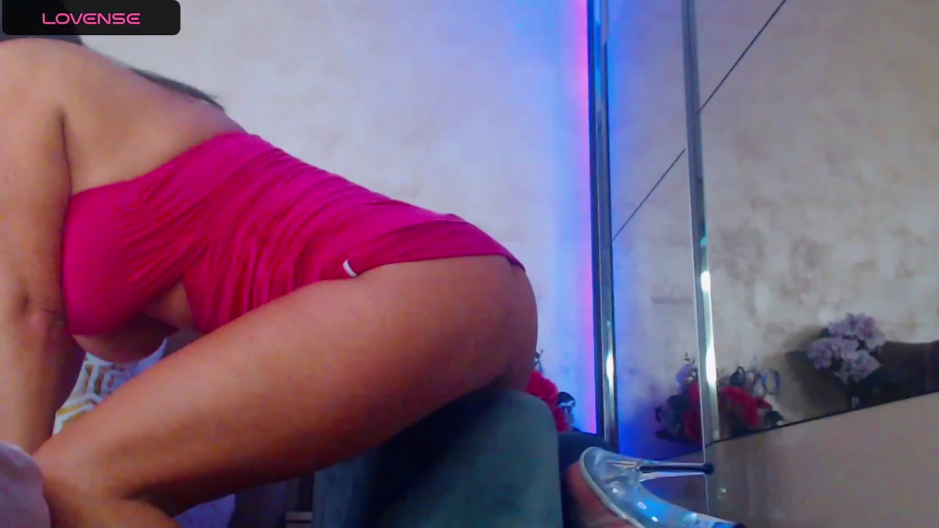 Gallery image thumbnail from Busty_Cristal's myfreecams stream on, 09/18/2023, 02:38 image 15 of 20