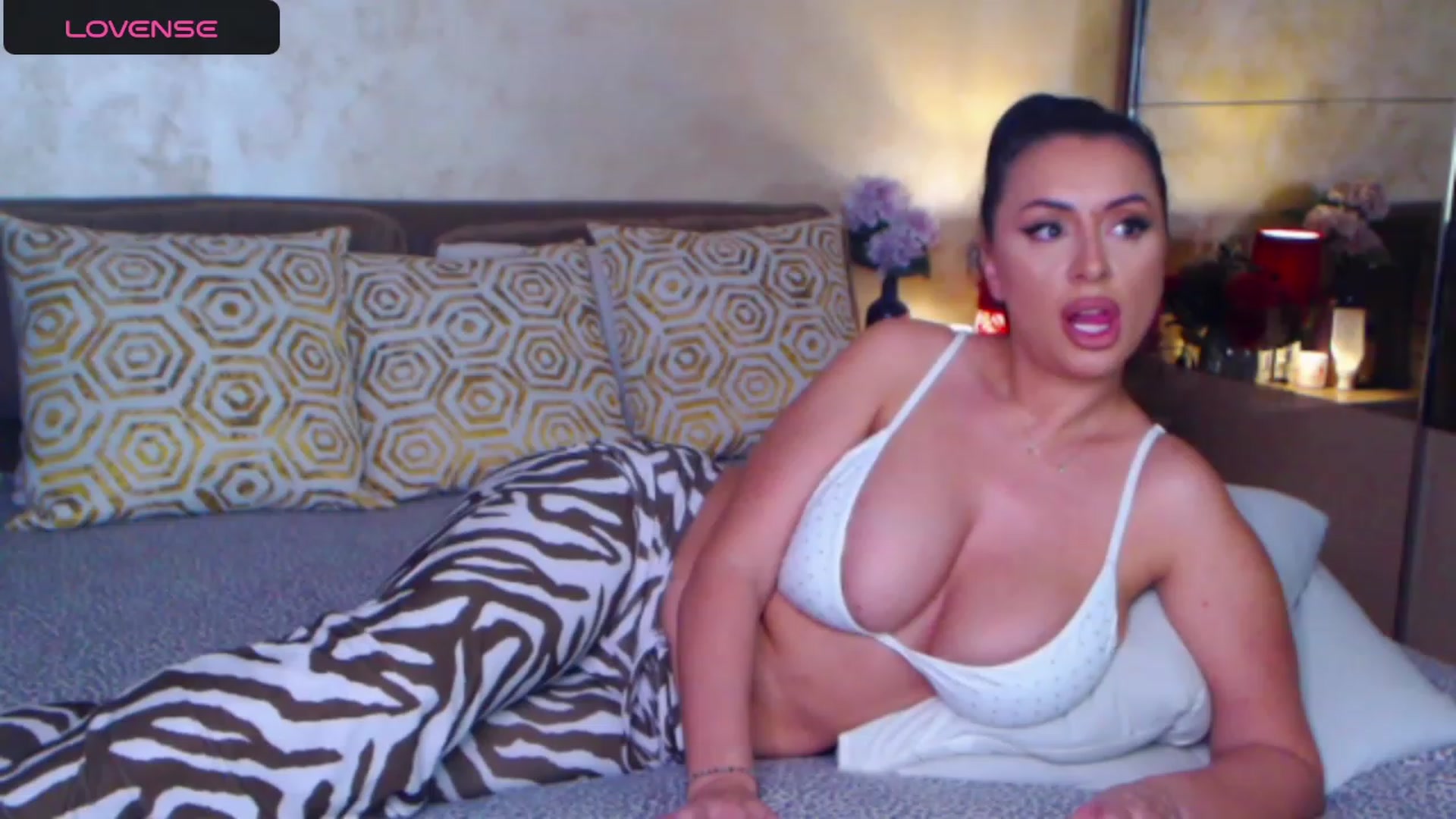 Gallery image thumbnail from Busty_Cristal's myfreecams stream on, 11/24/2023, 11:13 image 9 of 20