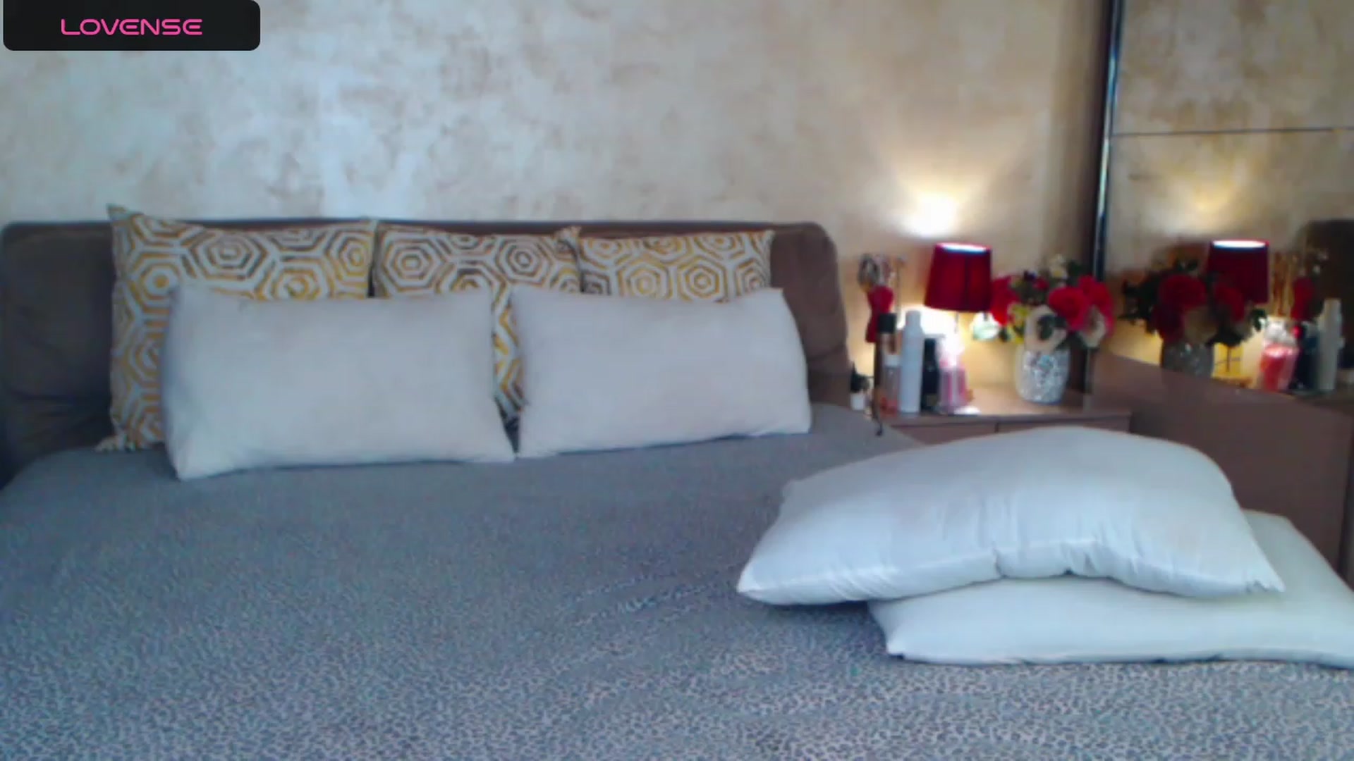 Gallery image thumbnail from Busty_Cristal's myfreecams stream on, 02/18/2024, 20:40 image 3 of 20