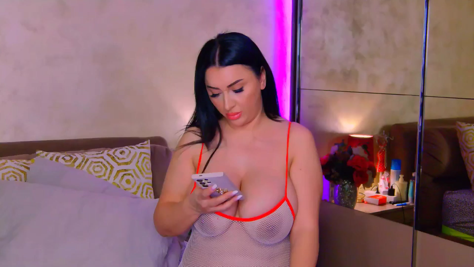 Gallery image thumbnail from Busty_Cristal's myfreecams stream on, 04/28/2025, 22:41 image 15 of 20