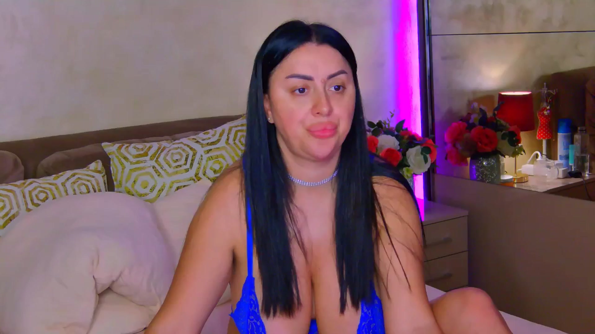 Gallery image thumbnail from Busty_Cristal's myfreecams stream on, 08/17/2025, 13:44 image 9 of 20