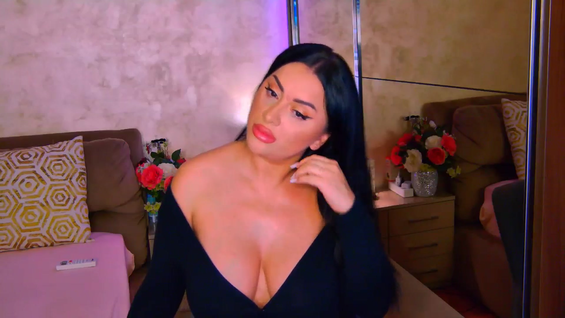 Gallery image thumbnail from Busty_Cristal's myfreecams stream on, 09/18/2025, 19:37 image 18 of 20