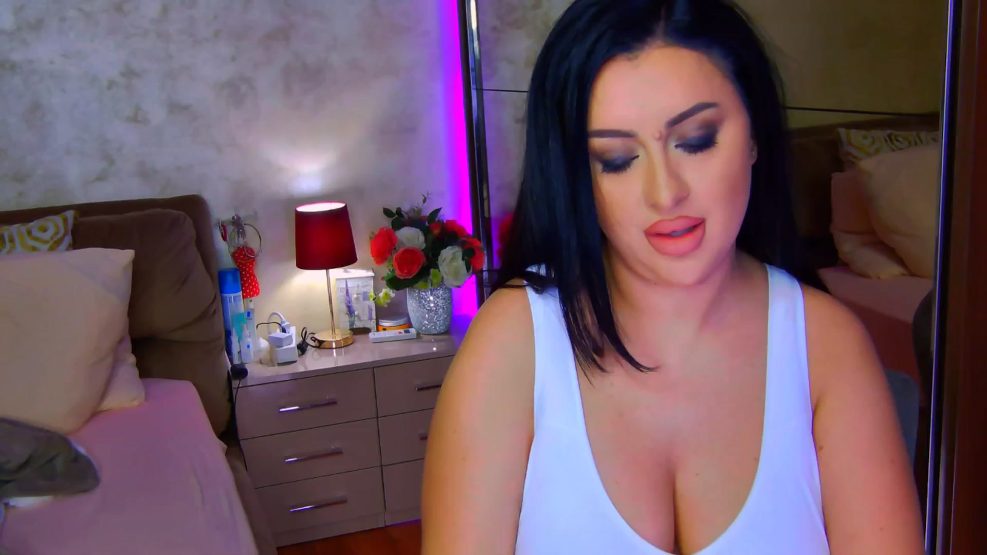 Gallery image thumbnail from Busty_Cristal's myfreecams stream on, 10/01/2025, 24:03 image 7 of 20