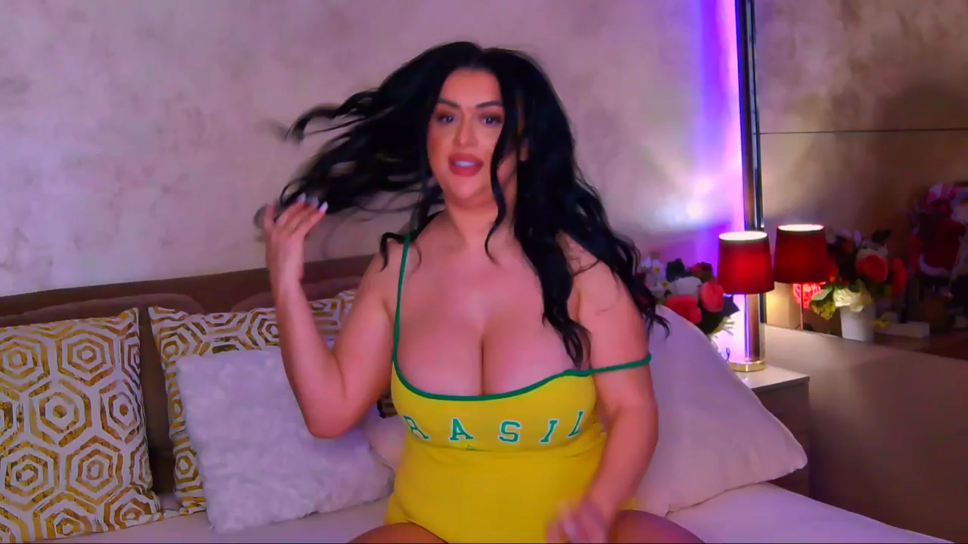 Gallery image thumbnail from Busty_Cristal's myfreecams stream on, 12/12/2025, 23:42 image 18 of 20