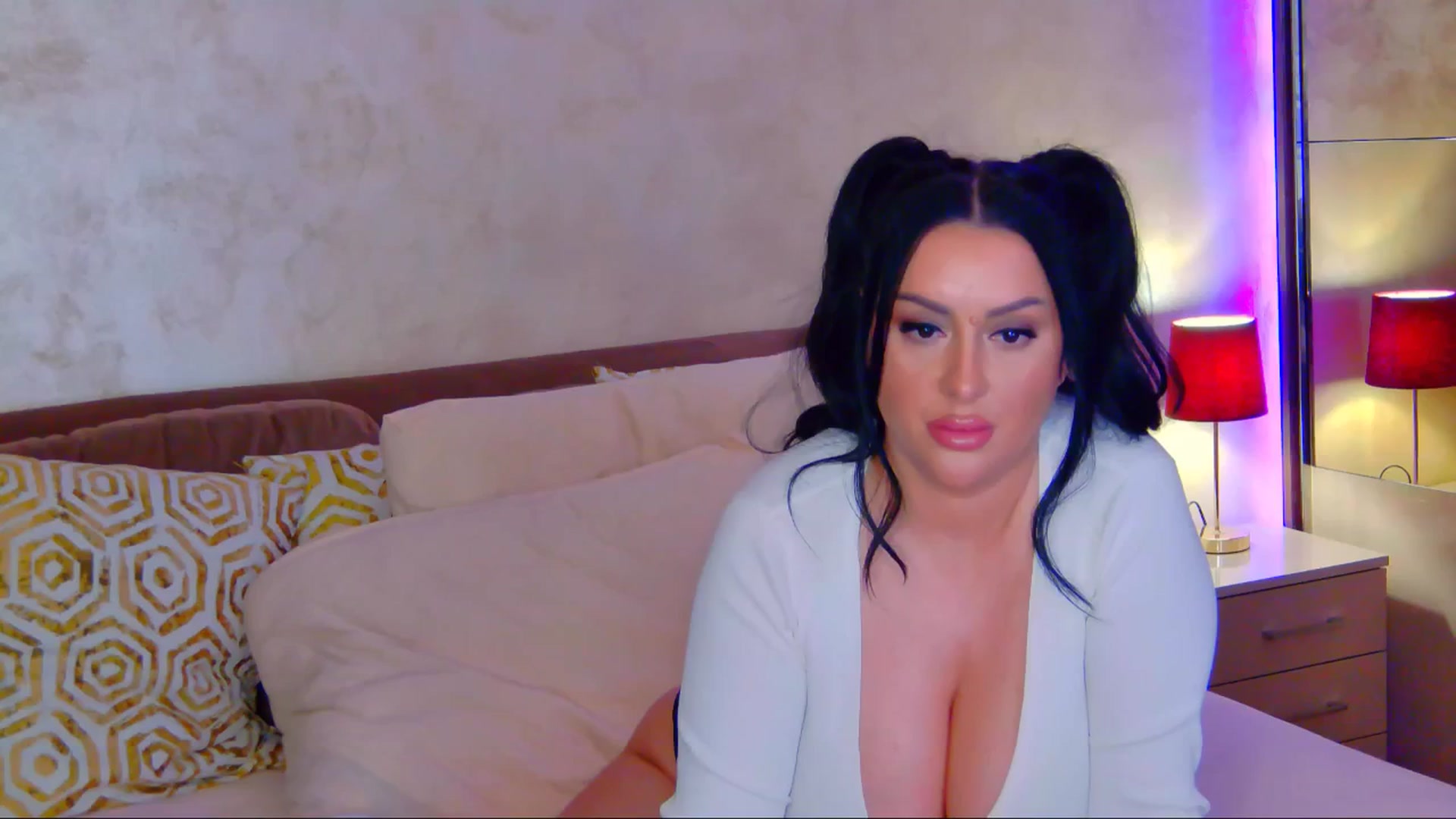 Gallery image thumbnail from Busty_Cristal's myfreecams stream on, 12/17/2025, 19:21 image 16 of 20