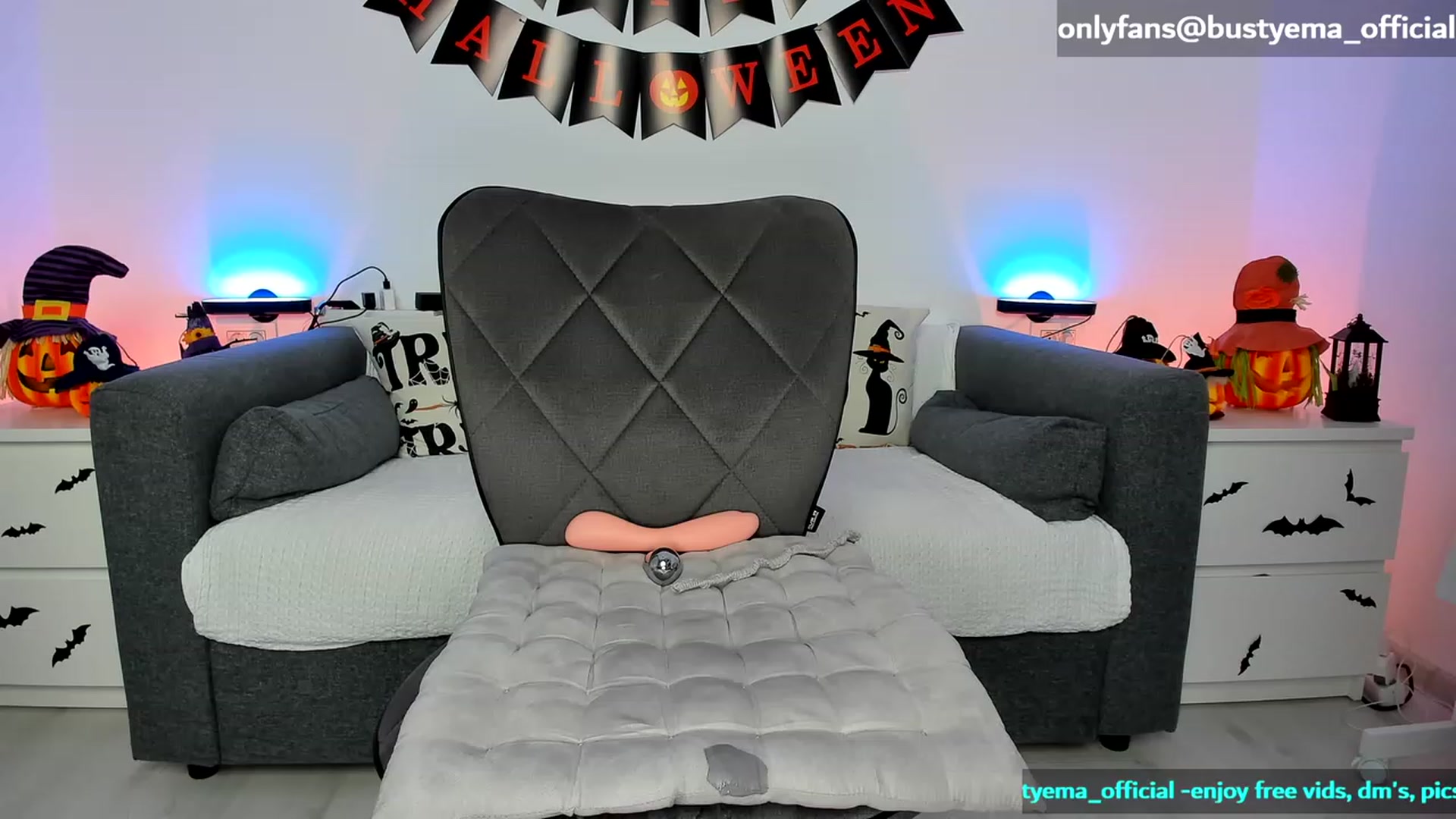 Gallery image thumbnail from Busty_Ema's myfreecams stream on, 10/12/2023, 08:15 image 17 of 20