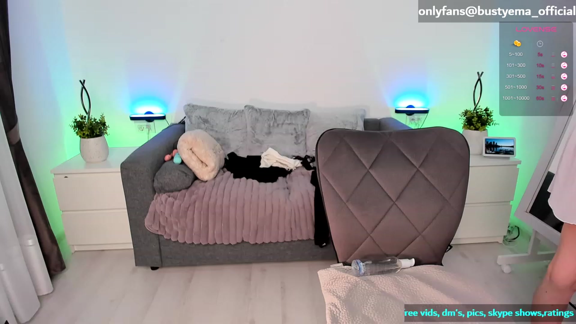 Gallery image thumbnail from Busty_Ema's myfreecams stream on, 11/11/2023, 09:10 image 4 of 20