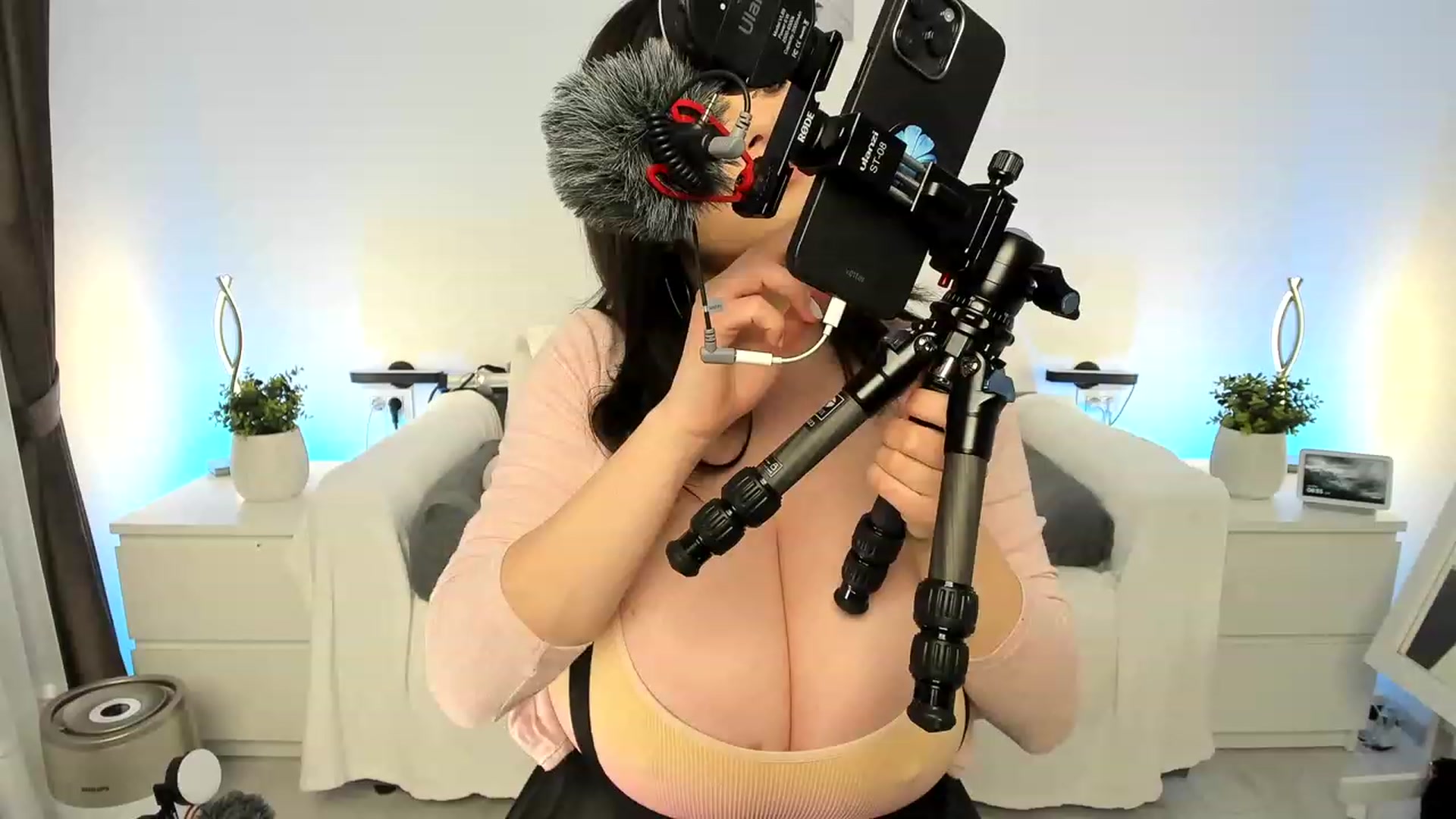 Gallery image thumbnail from Busty_Ema's myfreecams stream on, 02/29/2024, 07:32 image 7 of 20