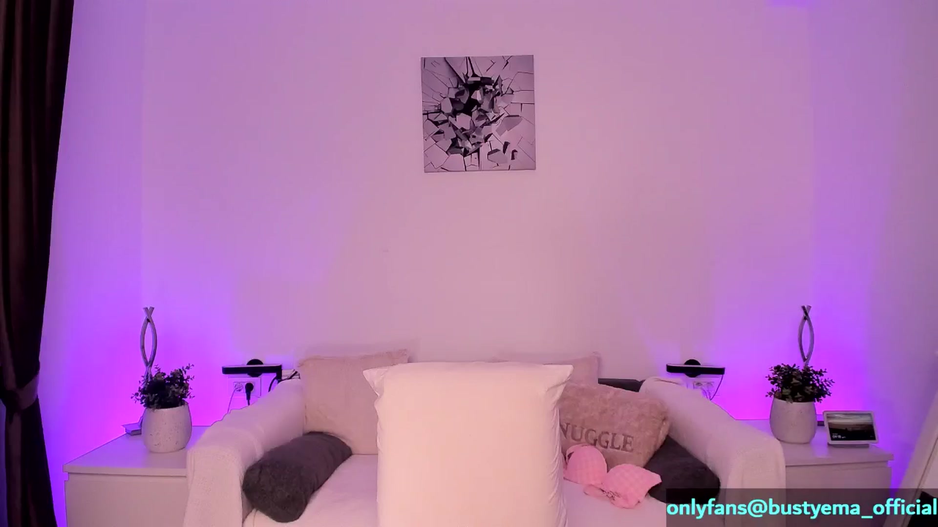Gallery image thumbnail from Busty_Ema's myfreecams stream on, 05/09/2024, 07:06 image 3 of 20