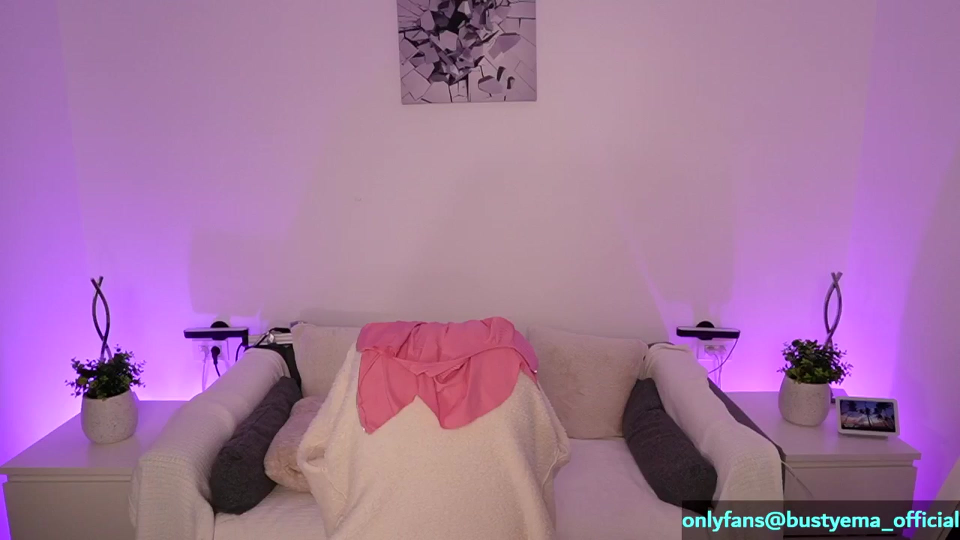 Gallery image thumbnail from Busty_Ema's myfreecams stream on, 05/18/2024, 09:08 image 17 of 20