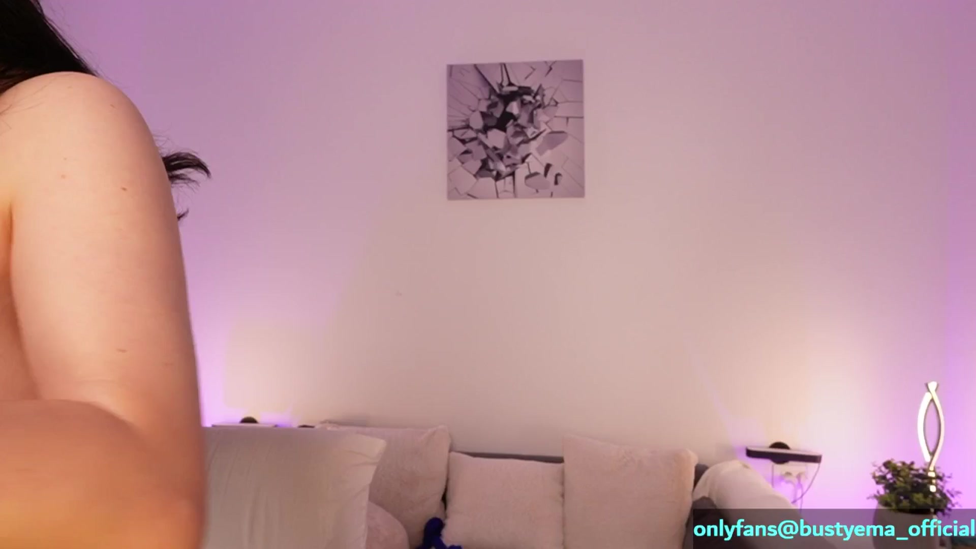 Gallery image thumbnail from Busty_Ema's myfreecams stream on, 05/20/2024, 08:29 image 6 of 20