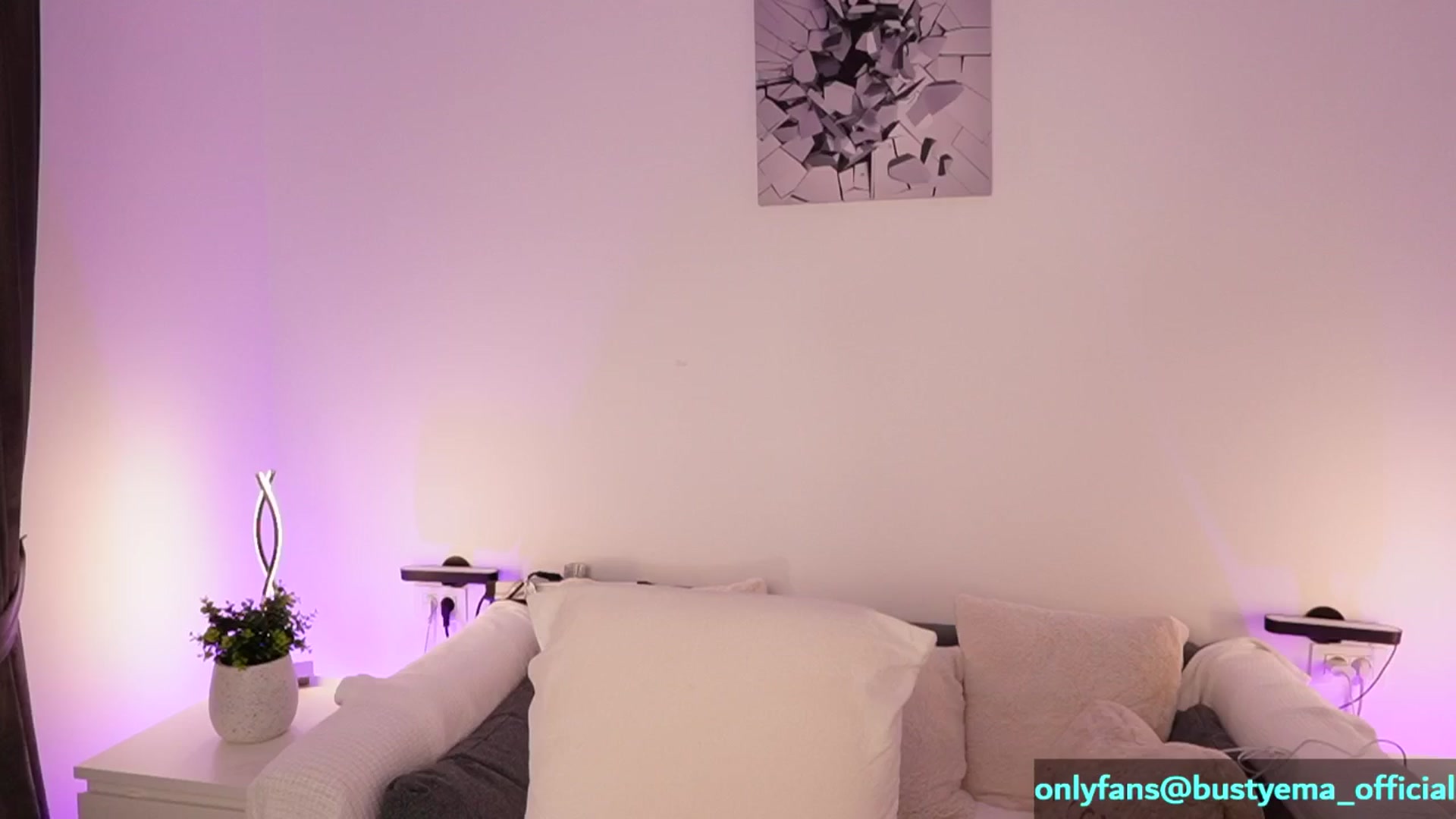 Gallery image thumbnail from Busty_Ema's myfreecams stream on, 06/13/2024, 05:53 image 15 of 20