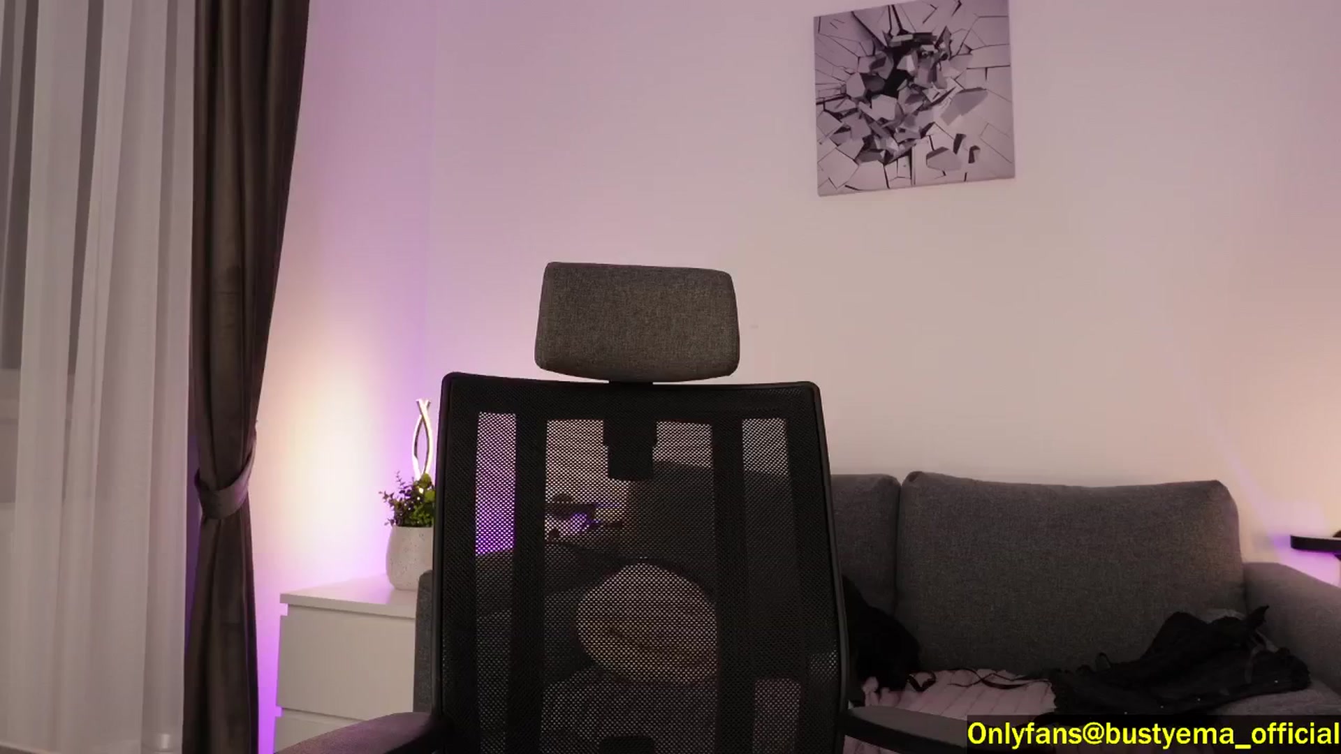 Gallery image thumbnail from Busty_Ema's myfreecams stream on, 09/15/2024, 07:10 image 16 of 20