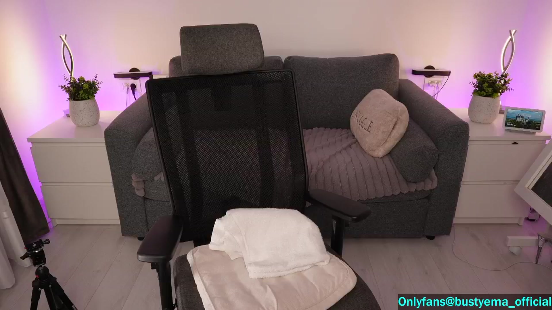 Gallery image thumbnail from Busty_Ema's myfreecams stream on, 09/21/2024, 05:44 image 19 of 20