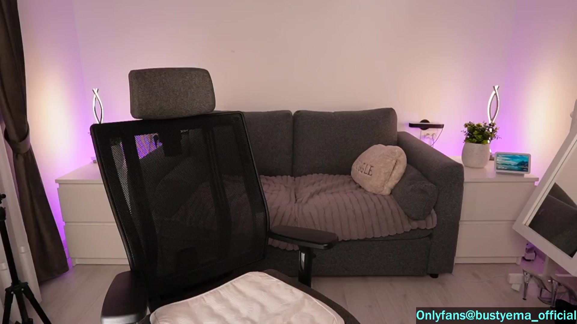 Gallery image thumbnail from Busty_Ema's myfreecams stream on, 09/29/2024, 07:41 image 4 of 20