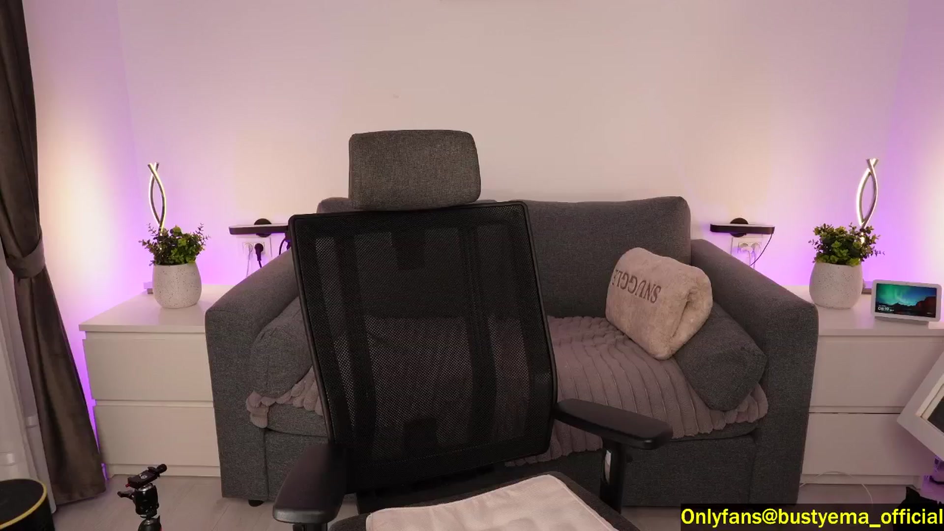 Gallery image thumbnail from Busty_Ema's myfreecams stream on, 10/20/2024, 05:38 image 2 of 20
