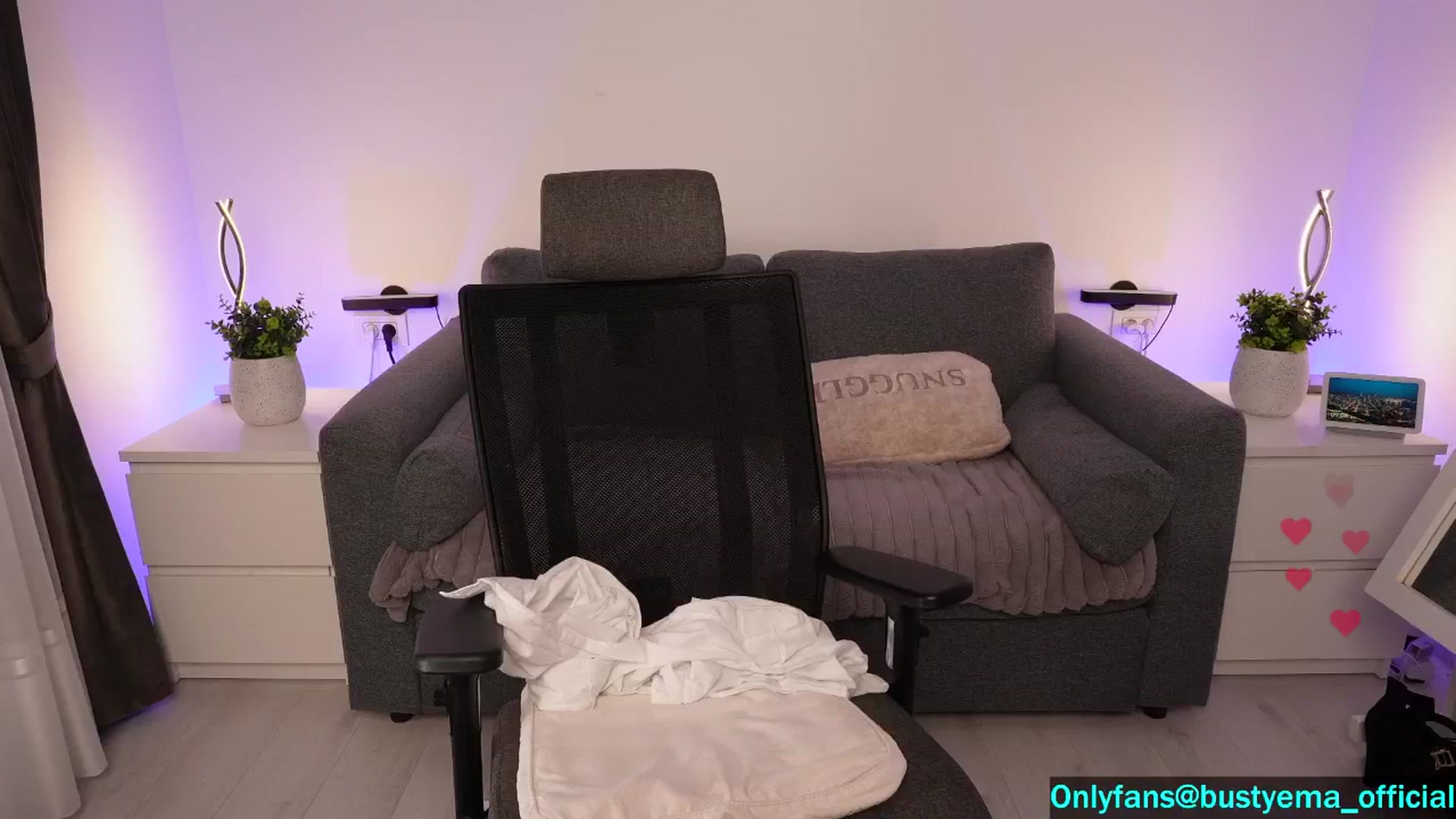Gallery image thumbnail from Busty_Ema's myfreecams stream on, 11/16/2024, 07:20 image 15 of 20