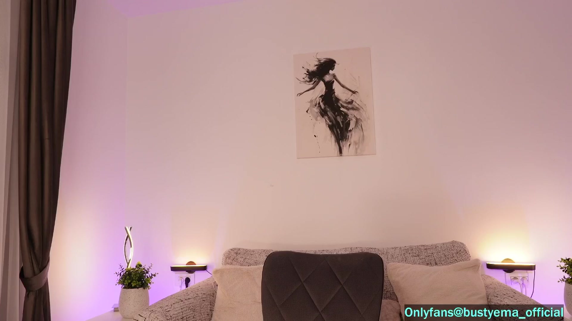 Gallery image thumbnail from Busty_Ema's myfreecams stream on, 05/18/2025, 08:13 image 6 of 20